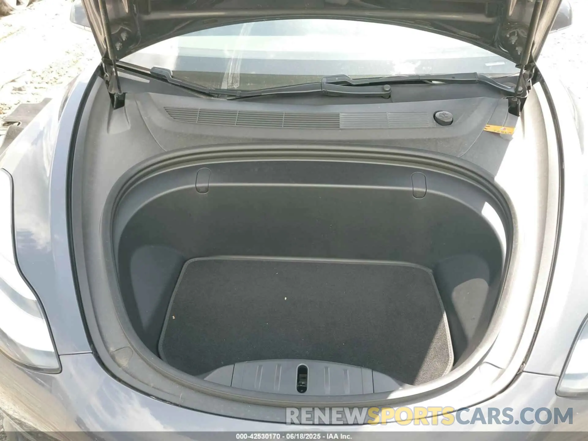 10 Photograph of a damaged car 5YJ3E1EB1KF205720 TESLA MODEL 3 2019