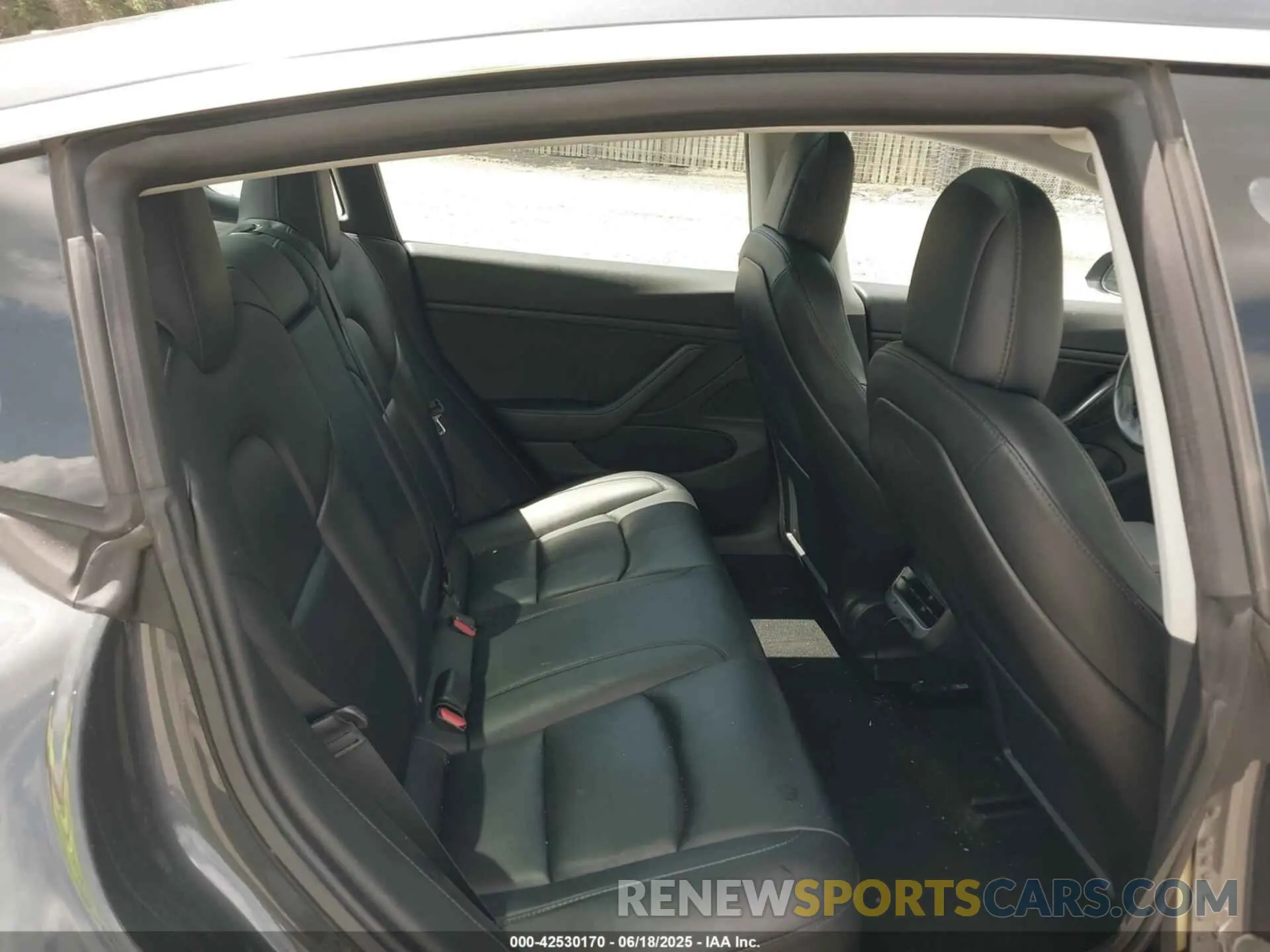 8 Photograph of a damaged car 5YJ3E1EB1KF205720 TESLA MODEL 3 2019