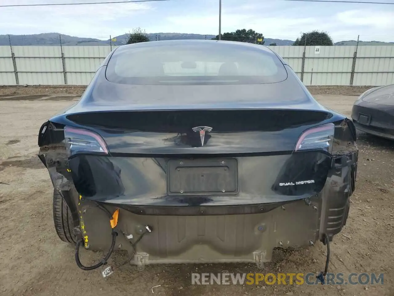 6 Фотография поврежденного автомобиля 5YJ3E1EB1KF212019 TESLA MODEL 3 2019