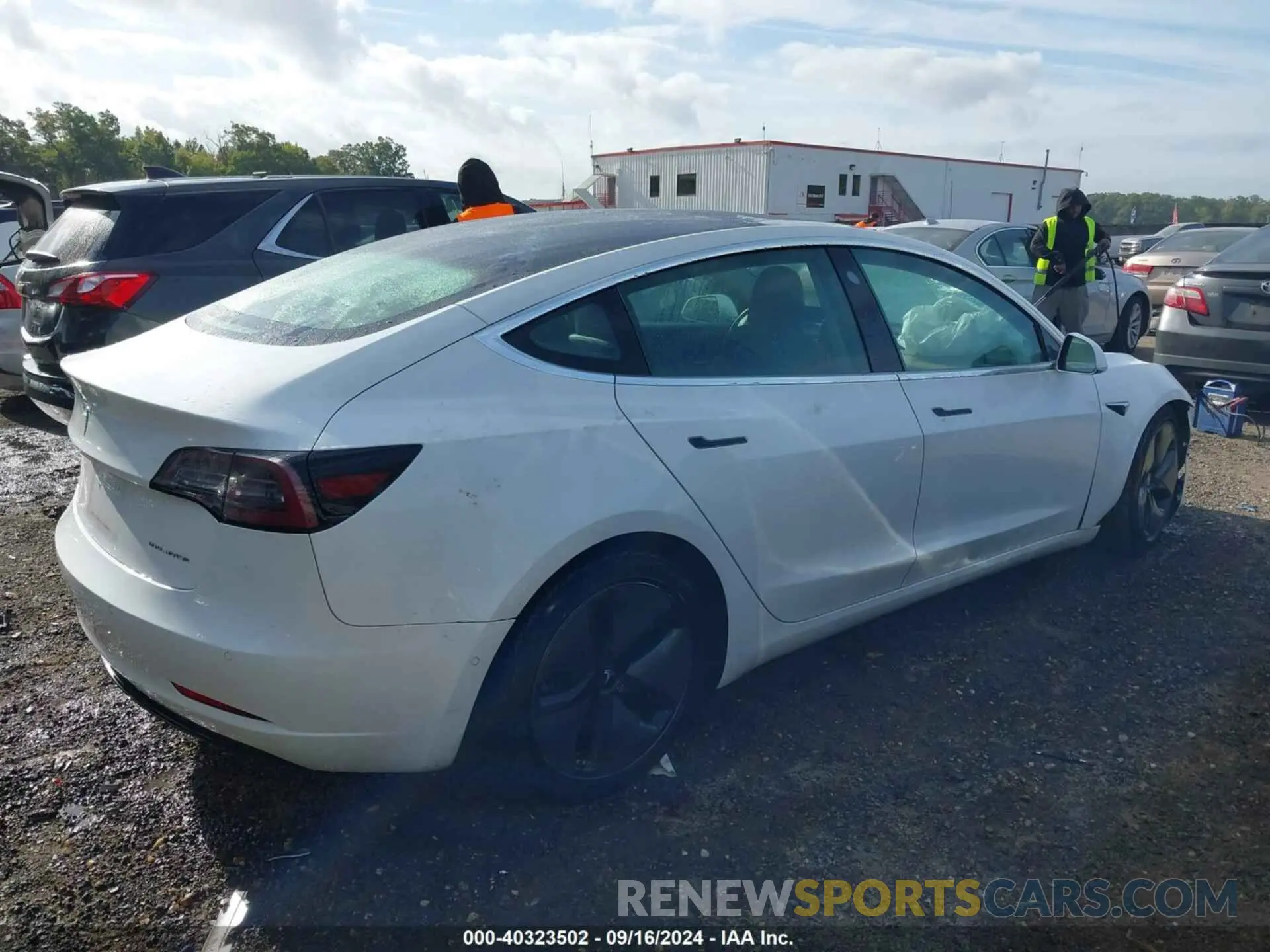 4 Фотография поврежденного автомобиля 5YJ3E1EB1KF359599 TESLA MODEL 3 2019