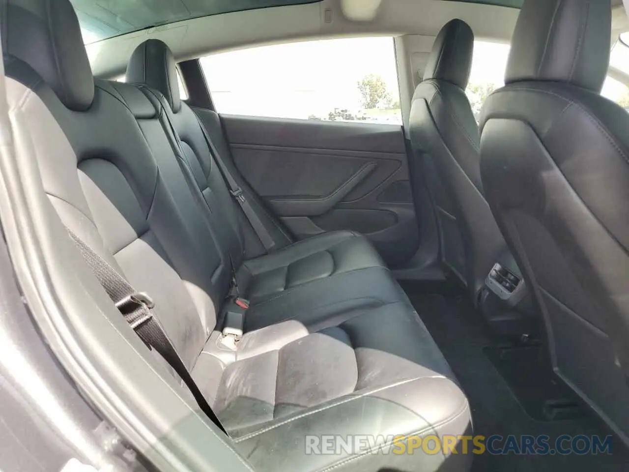 10 Photograph of a damaged car 5YJ3E1EB1KF365368 TESLA MODEL 3 2019