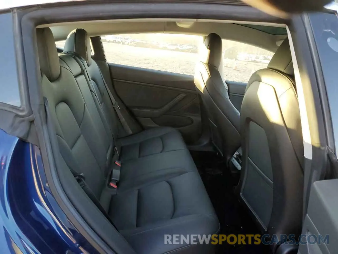 10 Photograph of a damaged car 5YJ3E1EB1KF390075 TESLA MODEL 3 2019