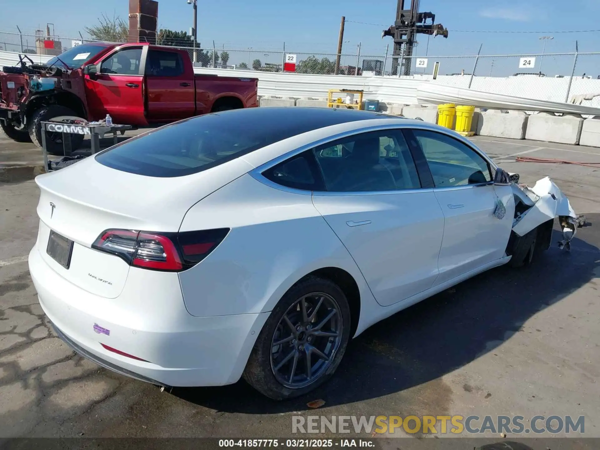 4 Фотография поврежденного автомобиля 5YJ3E1EB1KF510912 TESLA MODEL 3 2019