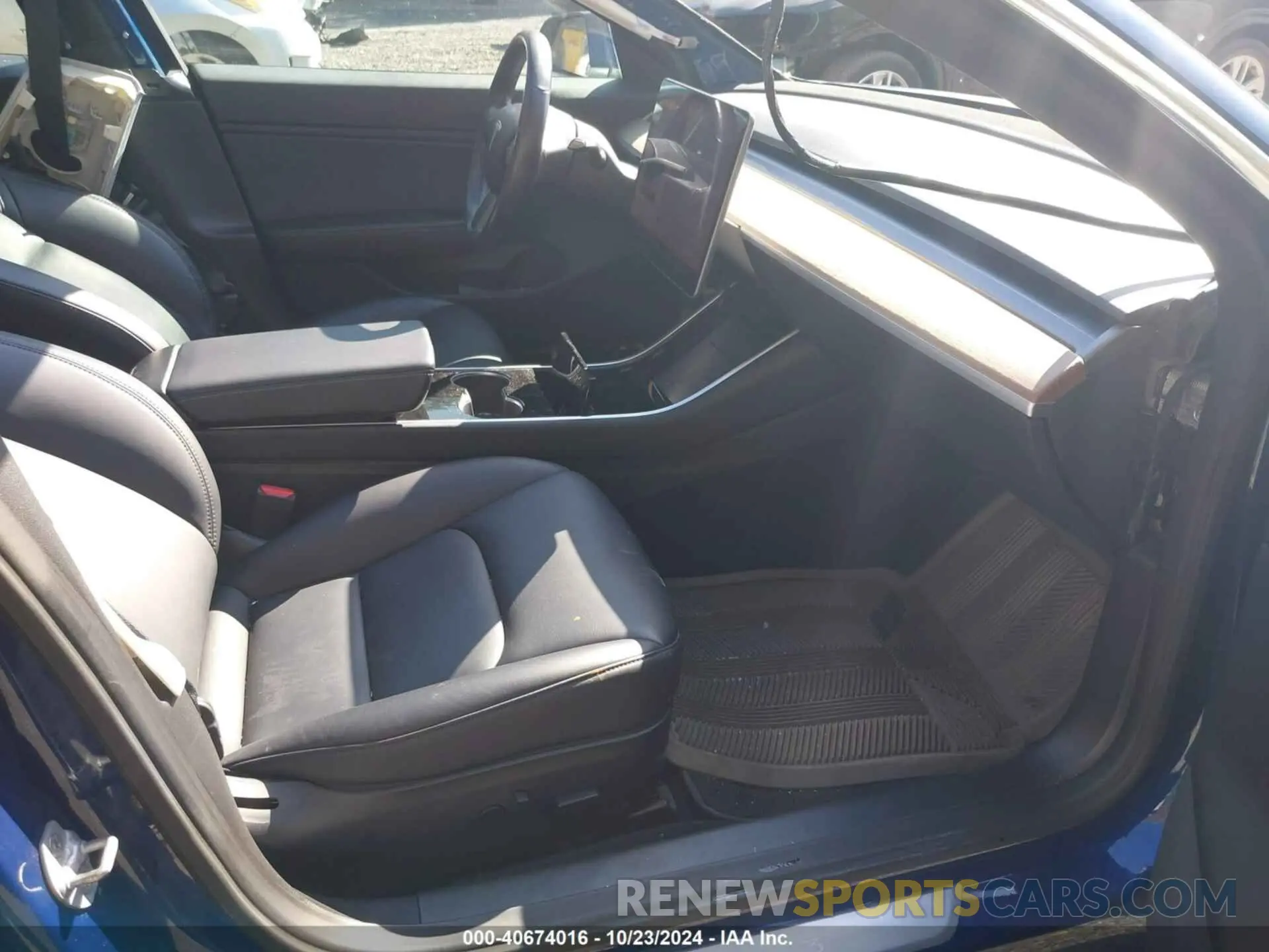 5 Photograph of a damaged car 5YJ3E1EB3KF193747 TESLA MODEL 3 2019