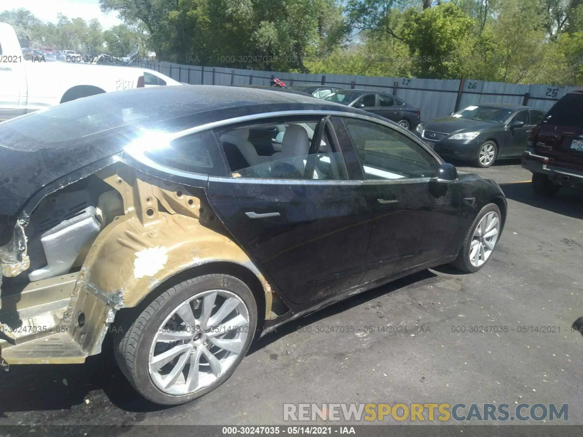 4 Photograph of a damaged car 5YJ3E1EB3KF213947 TESLA MODEL 3 2019