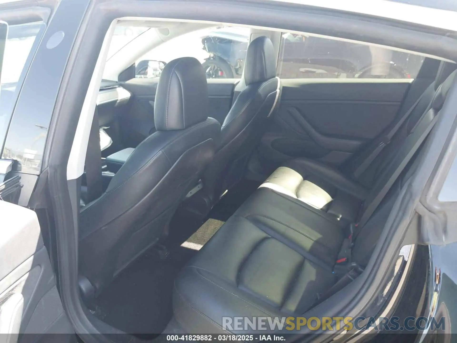 8 Photograph of a damaged car 5YJ3E1EB3KF384598 TESLA MODEL 3 2019
