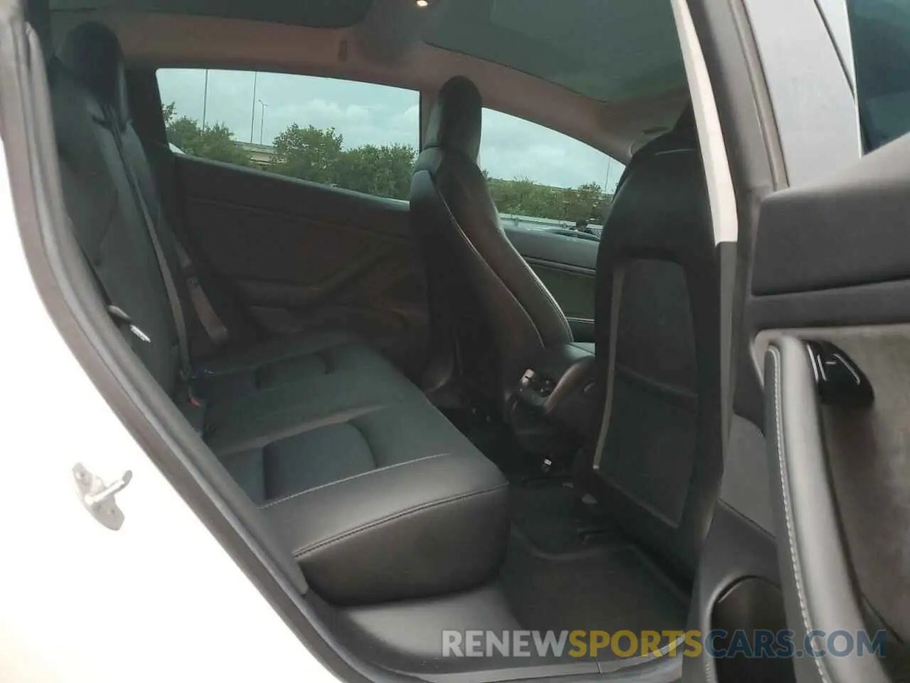 10 Photograph of a damaged car 5YJ3E1EB3KF418622 TESLA MODEL 3 2019