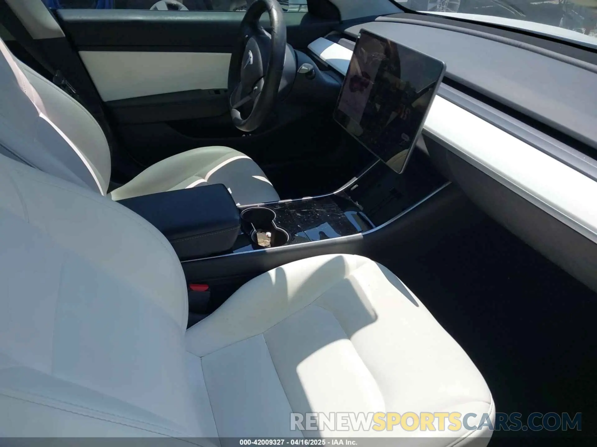 5 Фотография поврежденного автомобиля 5YJ3E1EB4KF494432 TESLA MODEL 3 2019