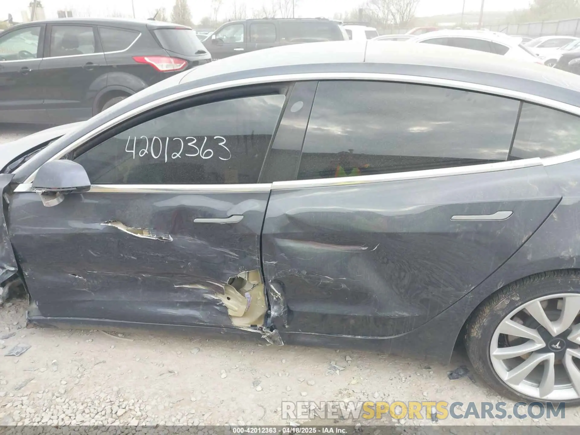 13 Фотография поврежденного автомобиля 5YJ3E1EB5KF205896 TESLA MODEL 3 2019