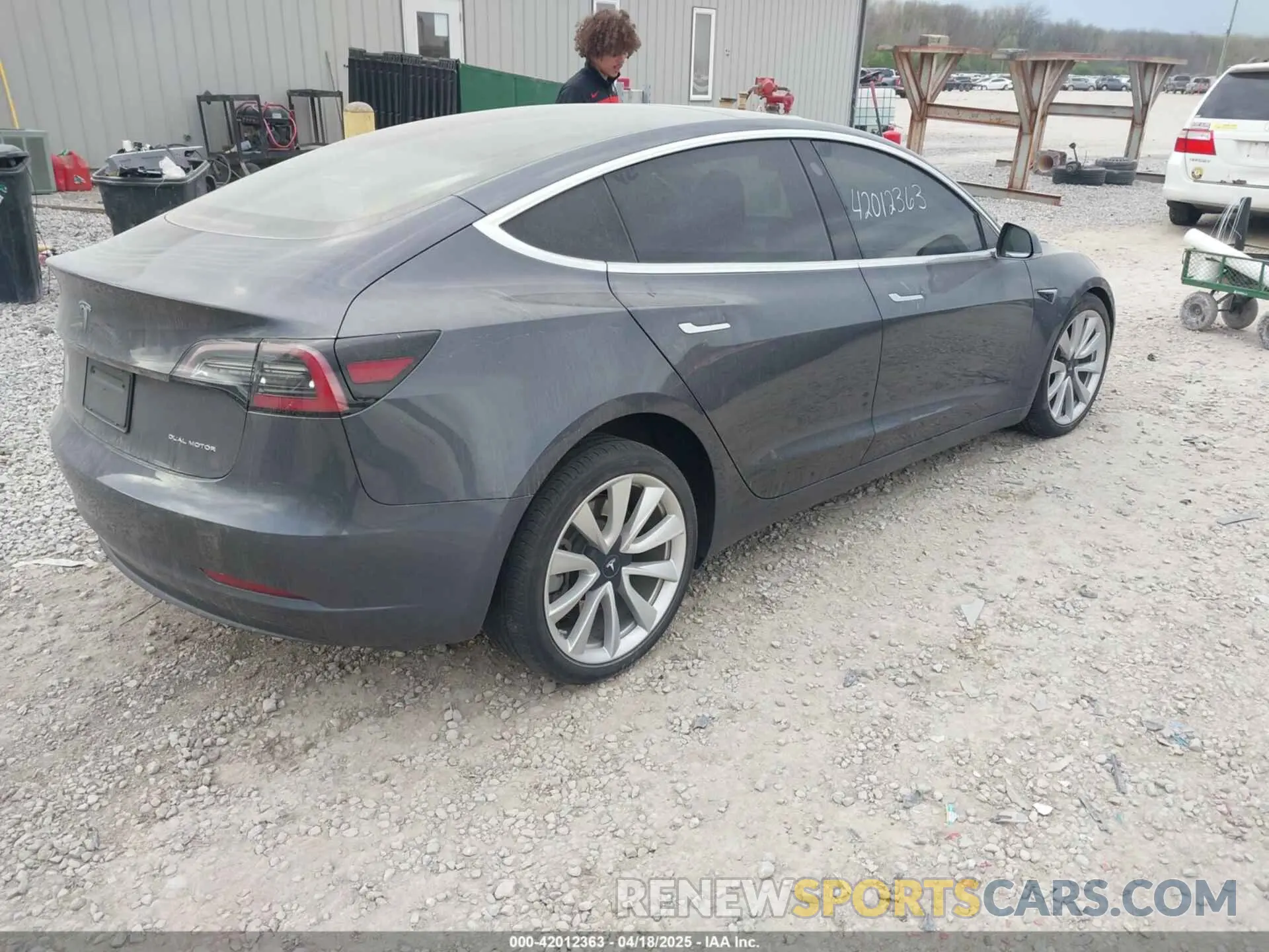 4 Фотография поврежденного автомобиля 5YJ3E1EB5KF205896 TESLA MODEL 3 2019