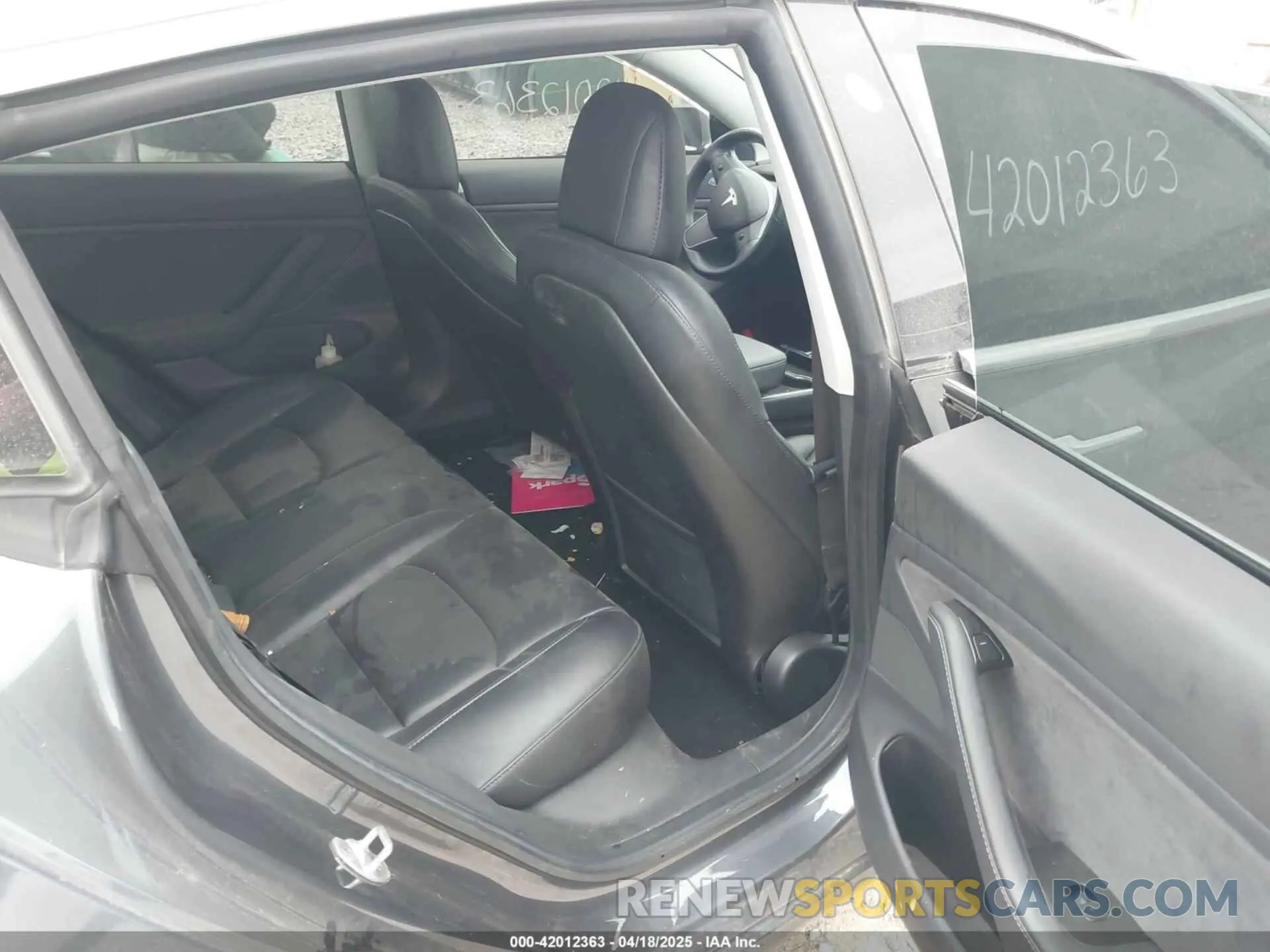 8 Фотография поврежденного автомобиля 5YJ3E1EB5KF205896 TESLA MODEL 3 2019