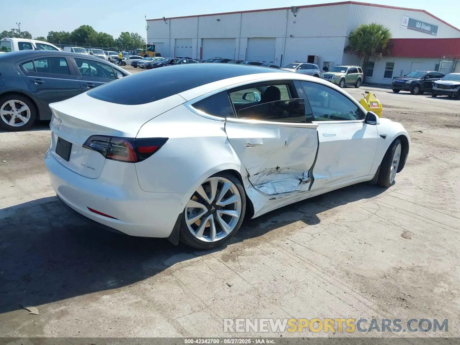 4 Photograph of a damaged car 5YJ3E1EB5KF365132 TESLA MODEL 3 2019
