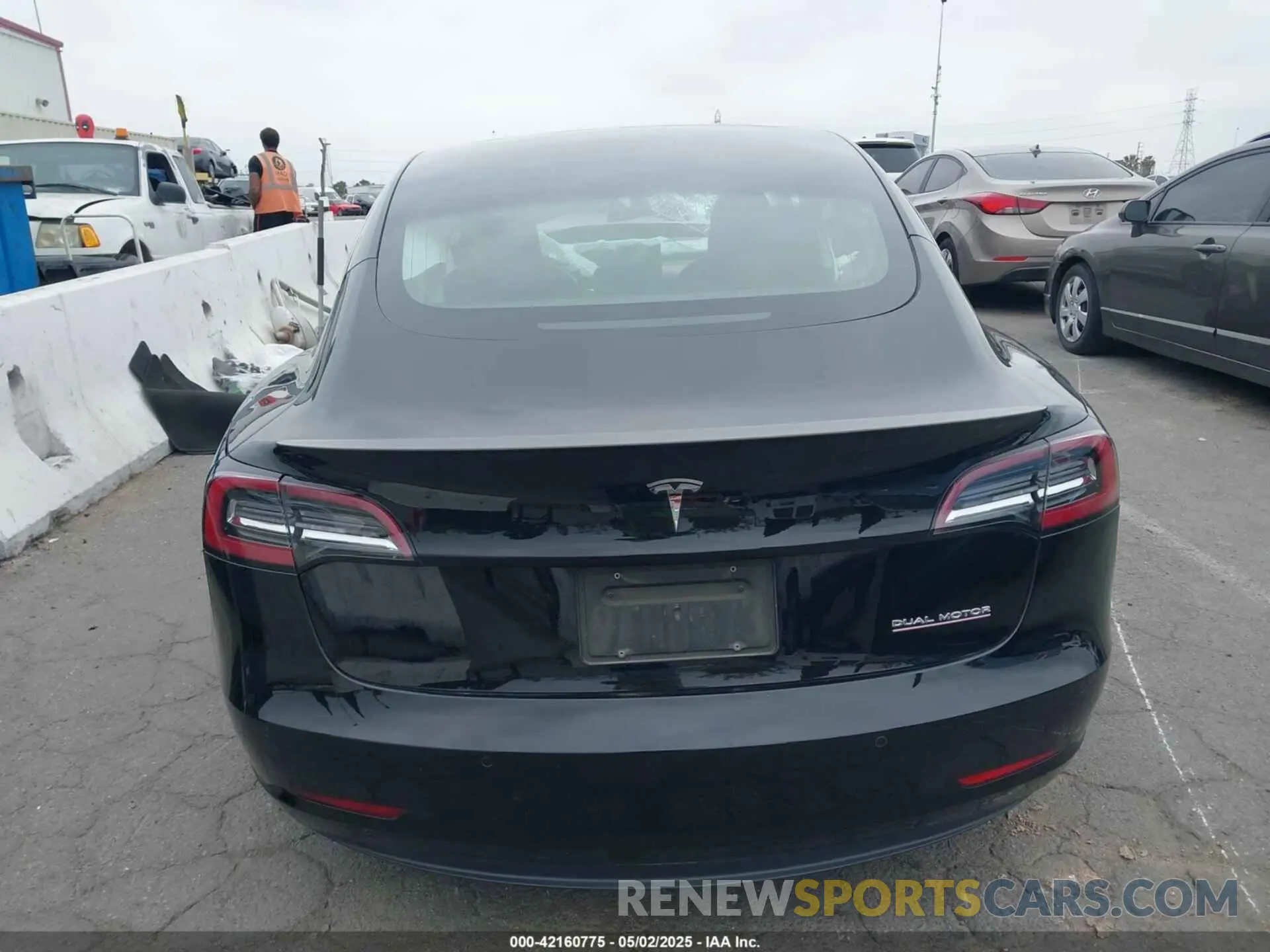 16 Фотография поврежденного автомобиля 5YJ3E1EB5KF434613 TESLA MODEL 3 2019
