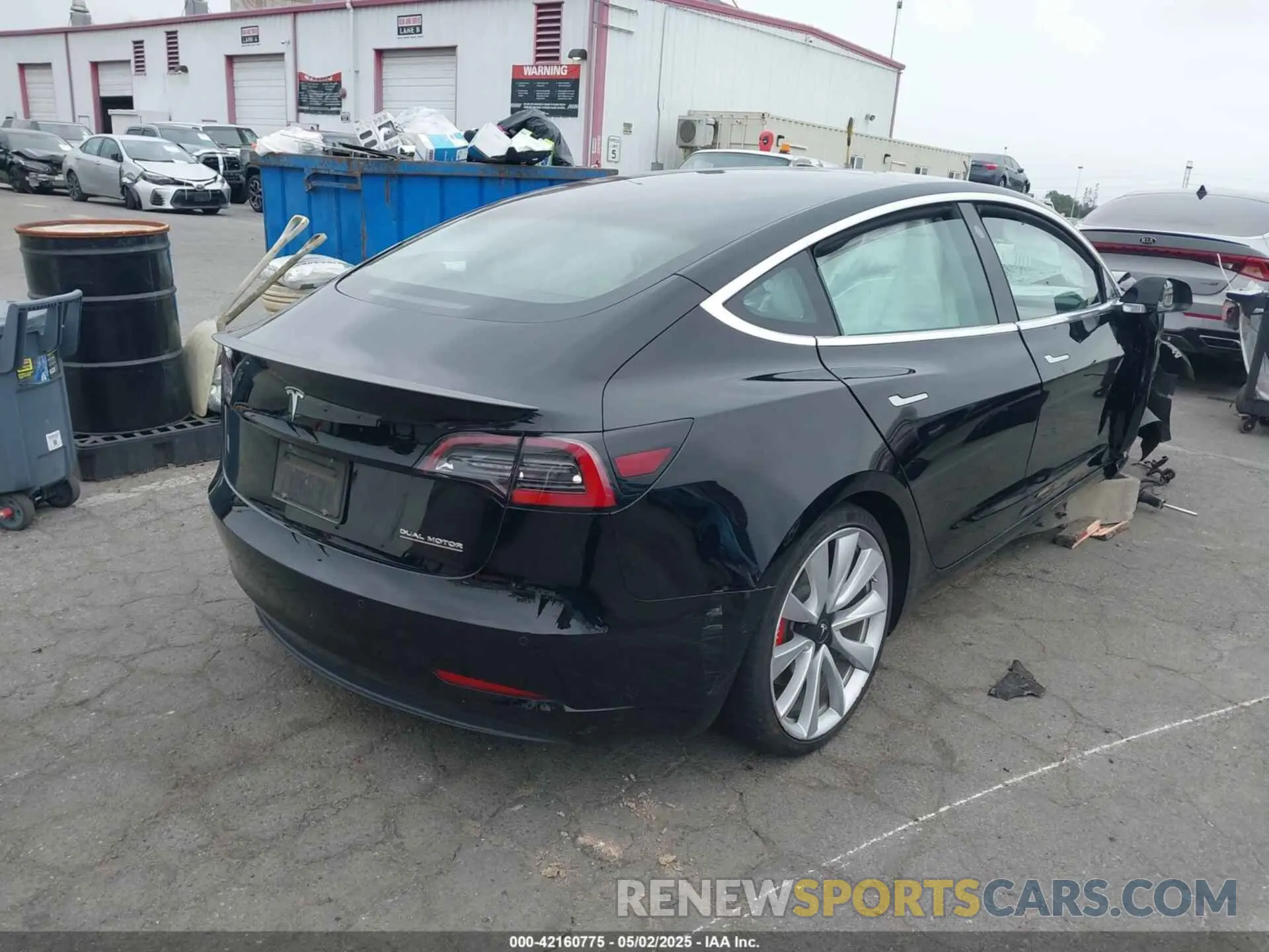4 Фотография поврежденного автомобиля 5YJ3E1EB5KF434613 TESLA MODEL 3 2019