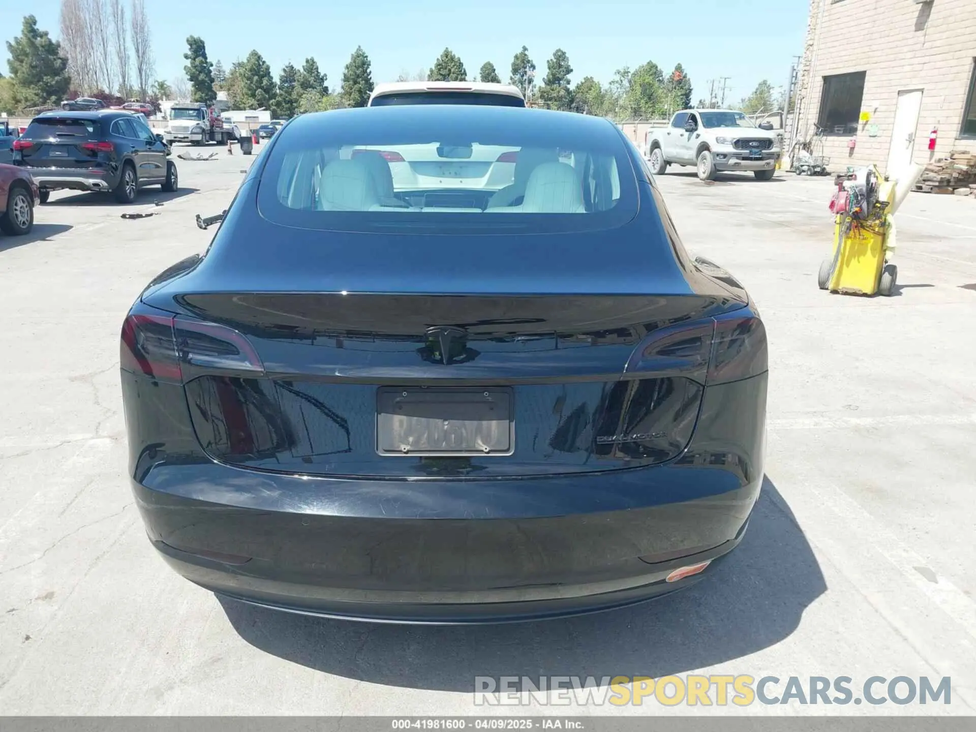 16 Фотография поврежденного автомобиля 5YJ3E1EB6KF192477 TESLA MODEL 3 2019