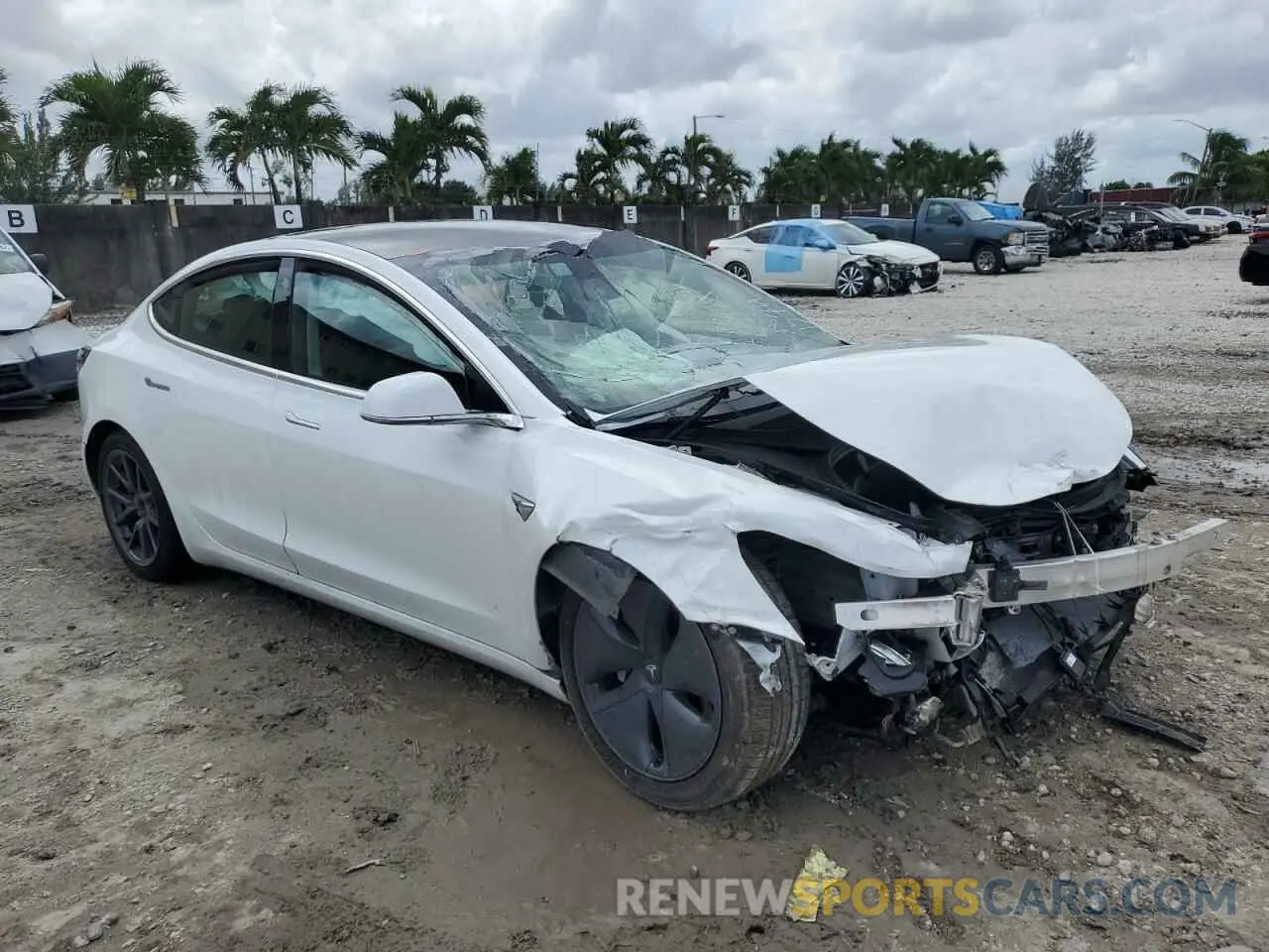 4 Photograph of a damaged car 5YJ3E1EB6KF361574 TESLA MODEL 3 2019