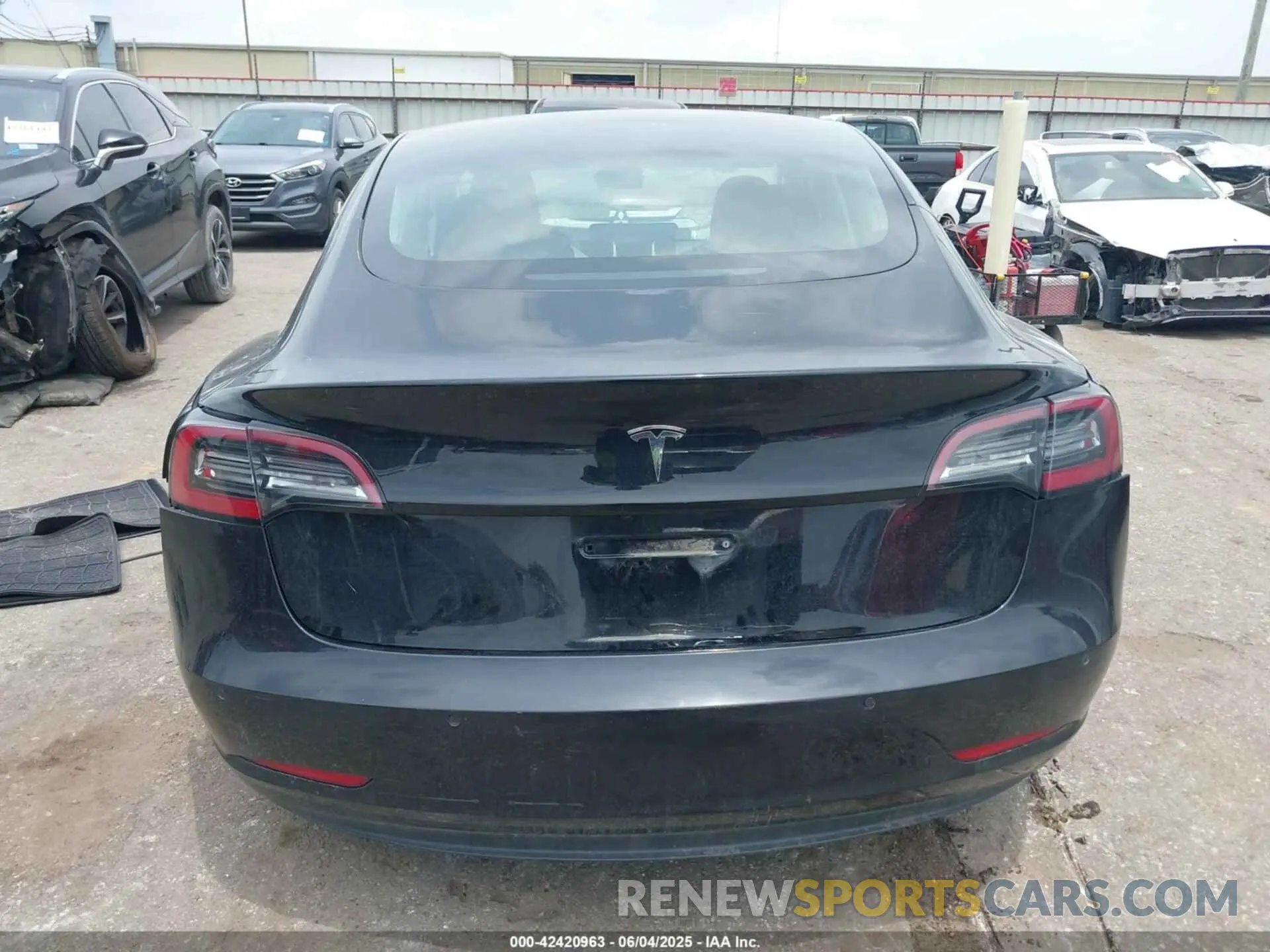 15 Photograph of a damaged car 5YJ3E1EB6KF385342 TESLA MODEL 3 2019