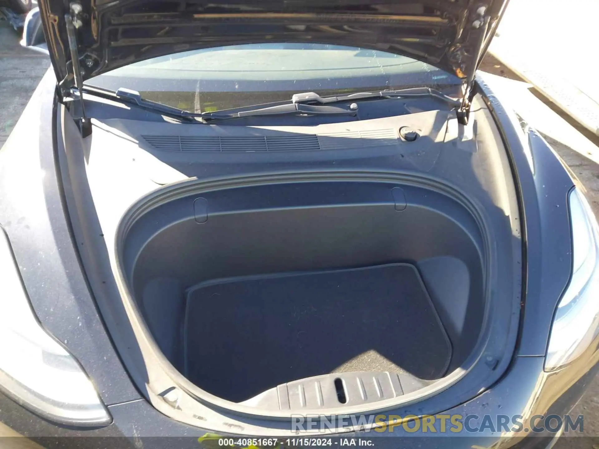 10 Photograph of a damaged car 5YJ3E1EB6KF385566 TESLA MODEL 3 2019