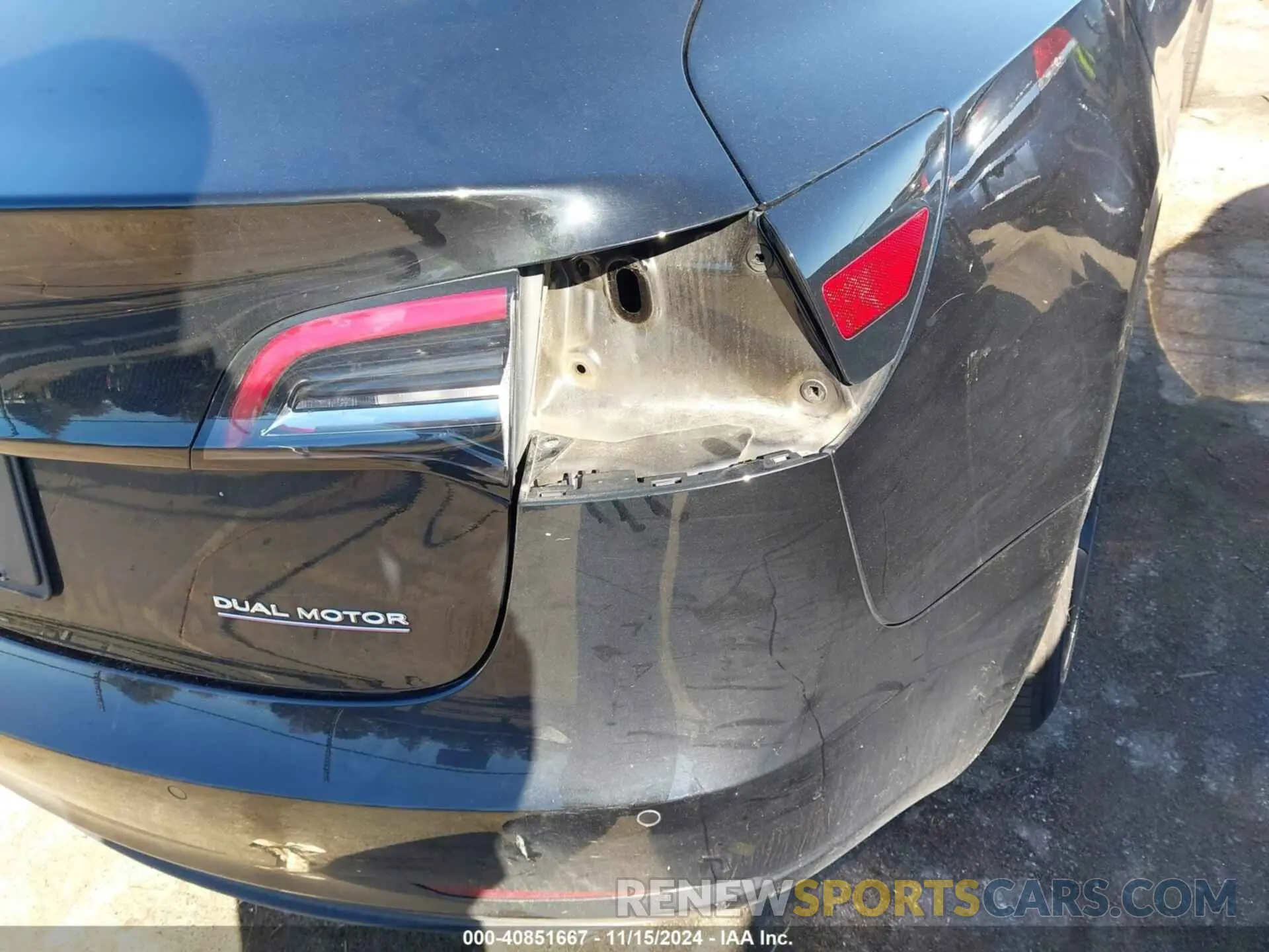 19 Photograph of a damaged car 5YJ3E1EB6KF385566 TESLA MODEL 3 2019