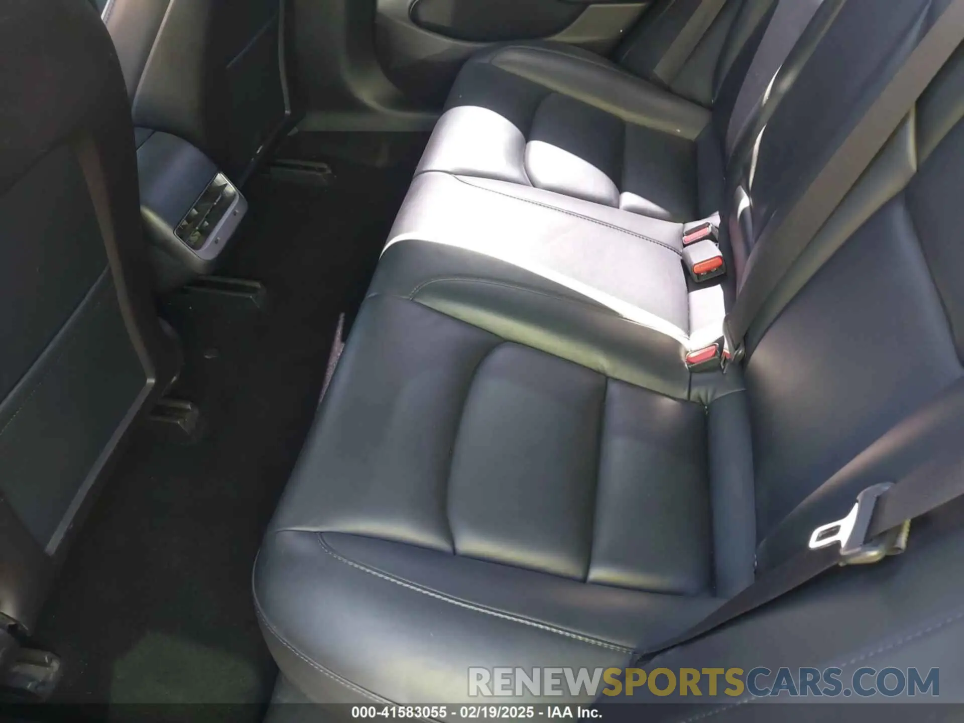 8 Photograph of a damaged car 5YJ3E1EB7KF433608 TESLA MODEL 3 2019