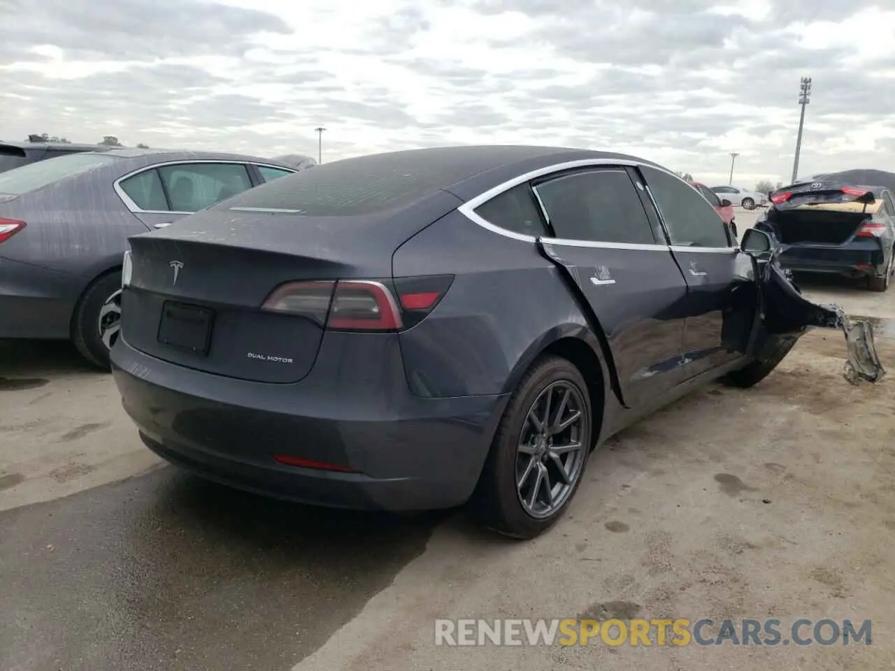 4 Photograph of a damaged car 5YJ3E1EB7KF520764 TESLA MODEL 3 2019