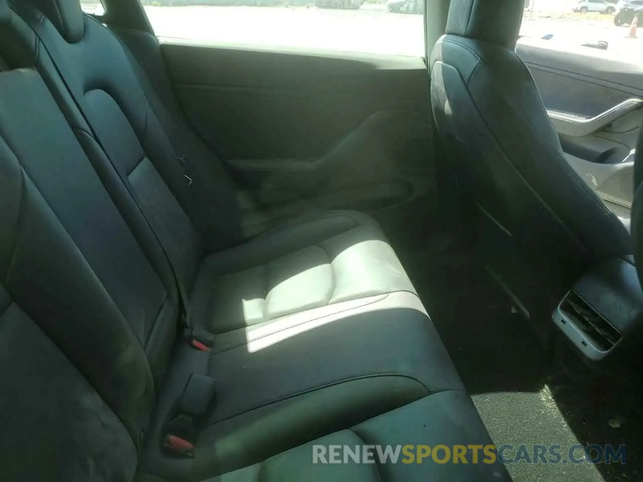 10 Photograph of a damaged car 5YJ3E1EB8KF231215 TESLA MODEL 3 2019