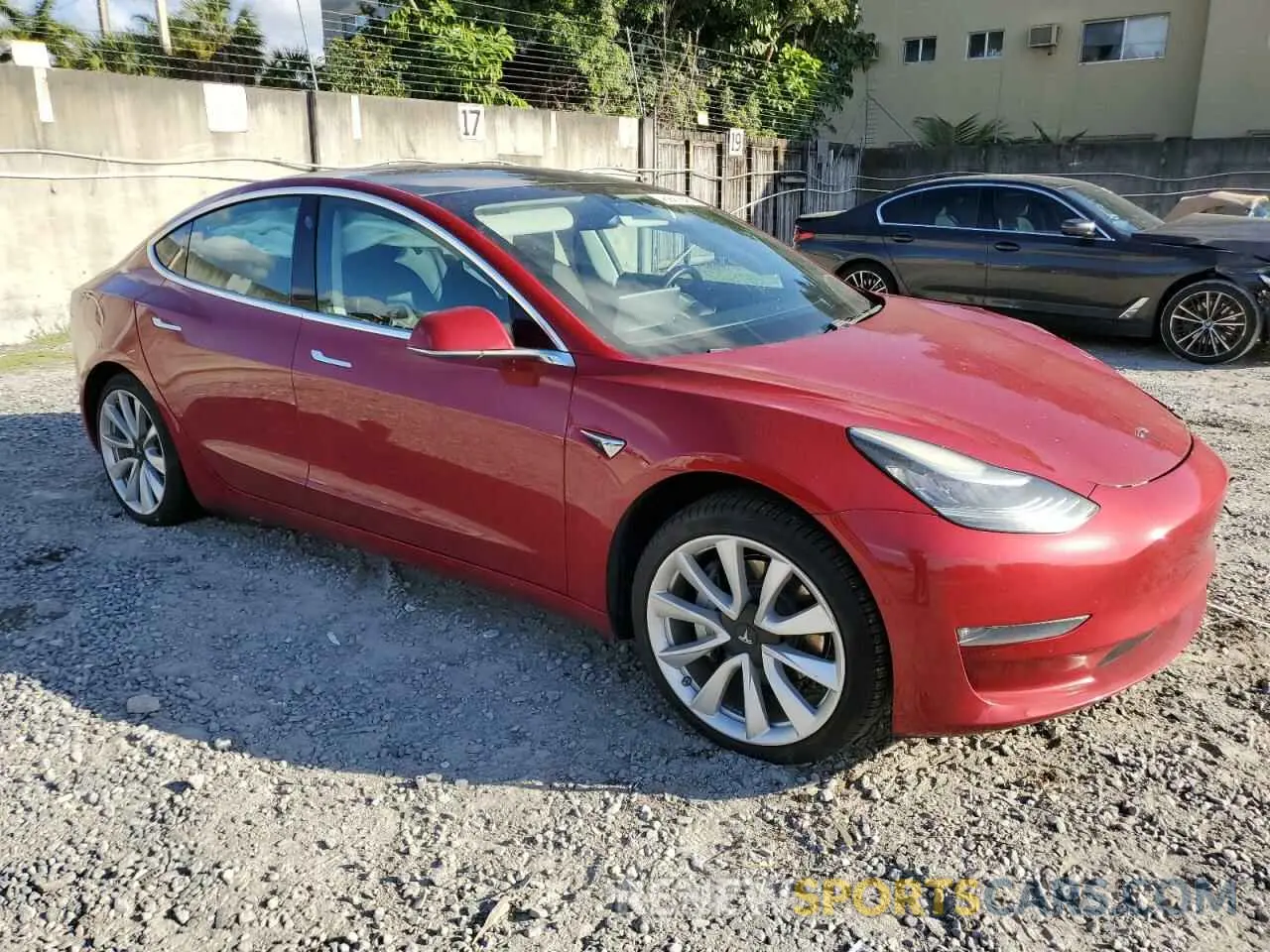 4 Фотография поврежденного автомобиля 5YJ3E1EB8KF389649 TESLA MODEL 3 2019