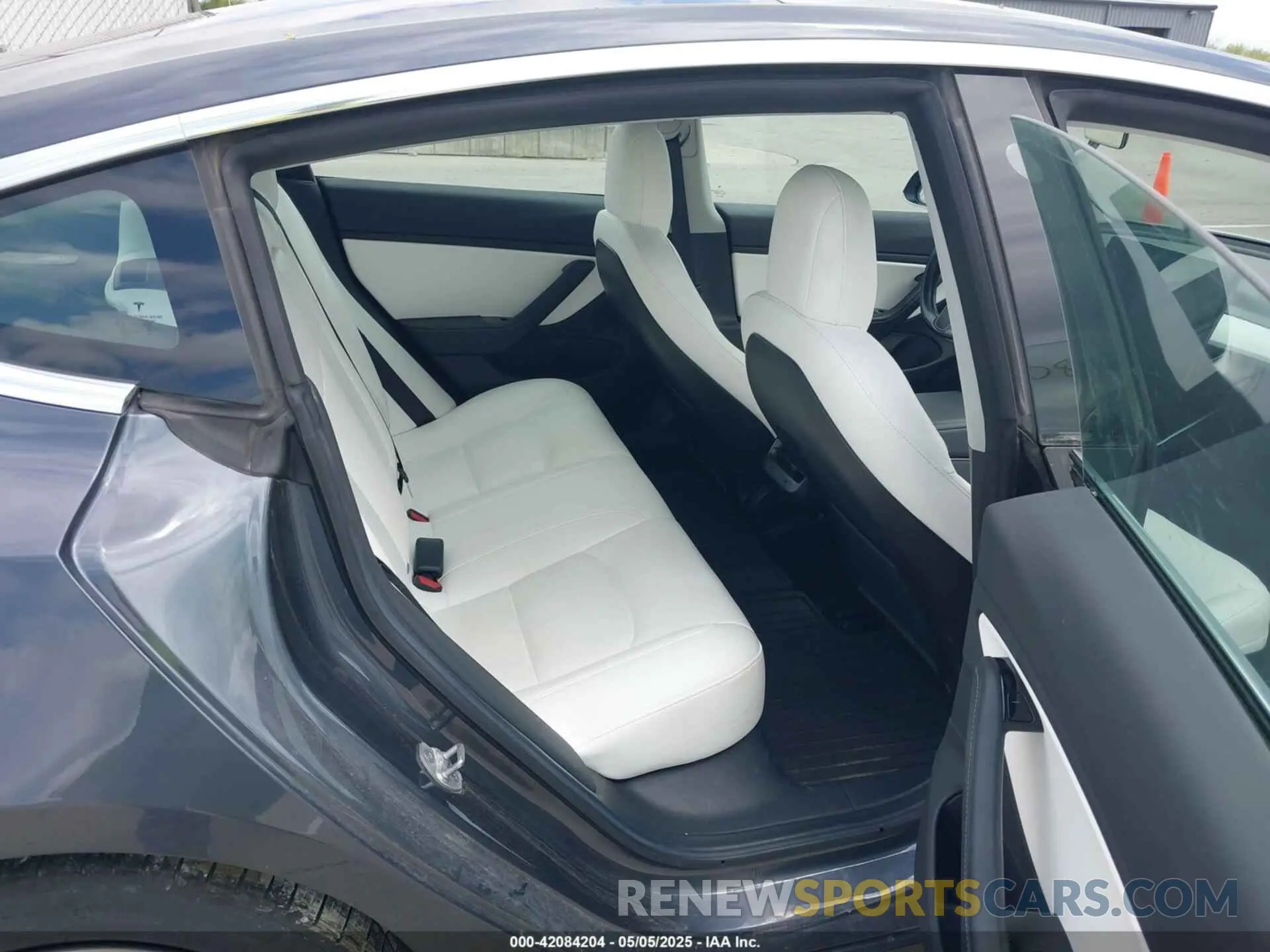 8 Photograph of a damaged car 5YJ3E1EB9KF230493 TESLA MODEL 3 2019