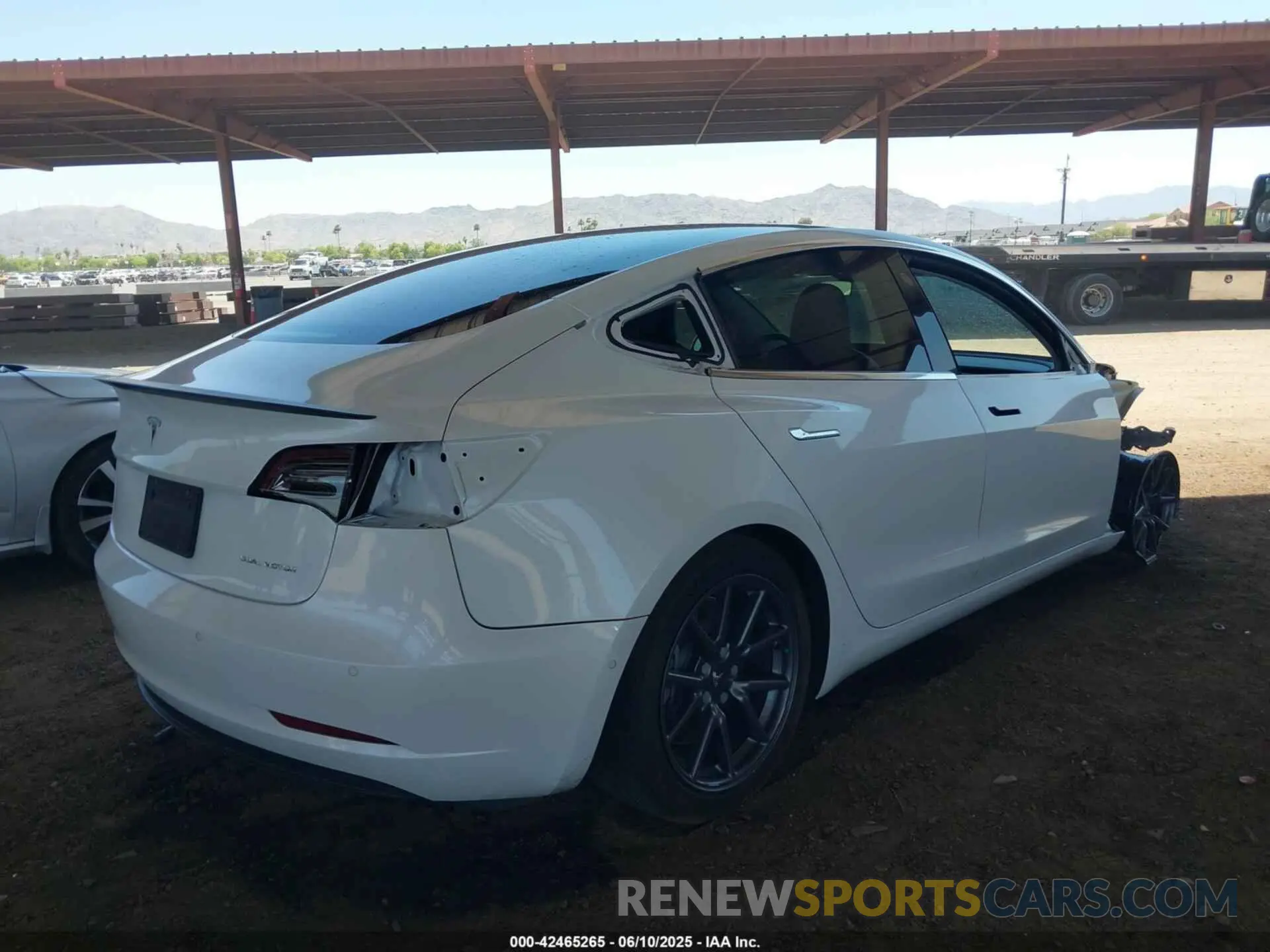 4 Фотография поврежденного автомобиля 5YJ3E1EB9KF511161 TESLA MODEL 3 2019