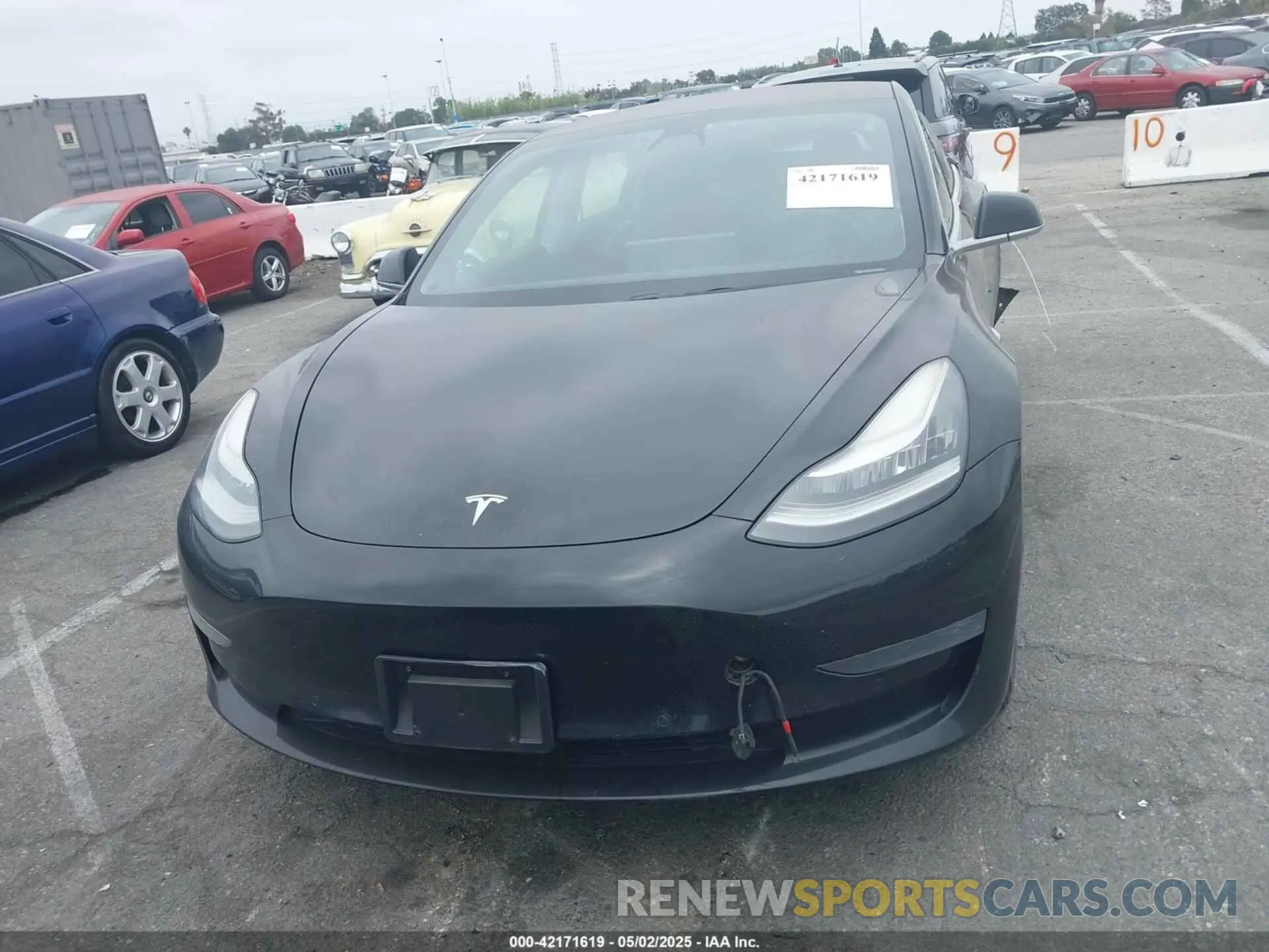 11 Photograph of a damaged car 5YJ3E1EBBKF208599 TESLA MODEL 3 2019