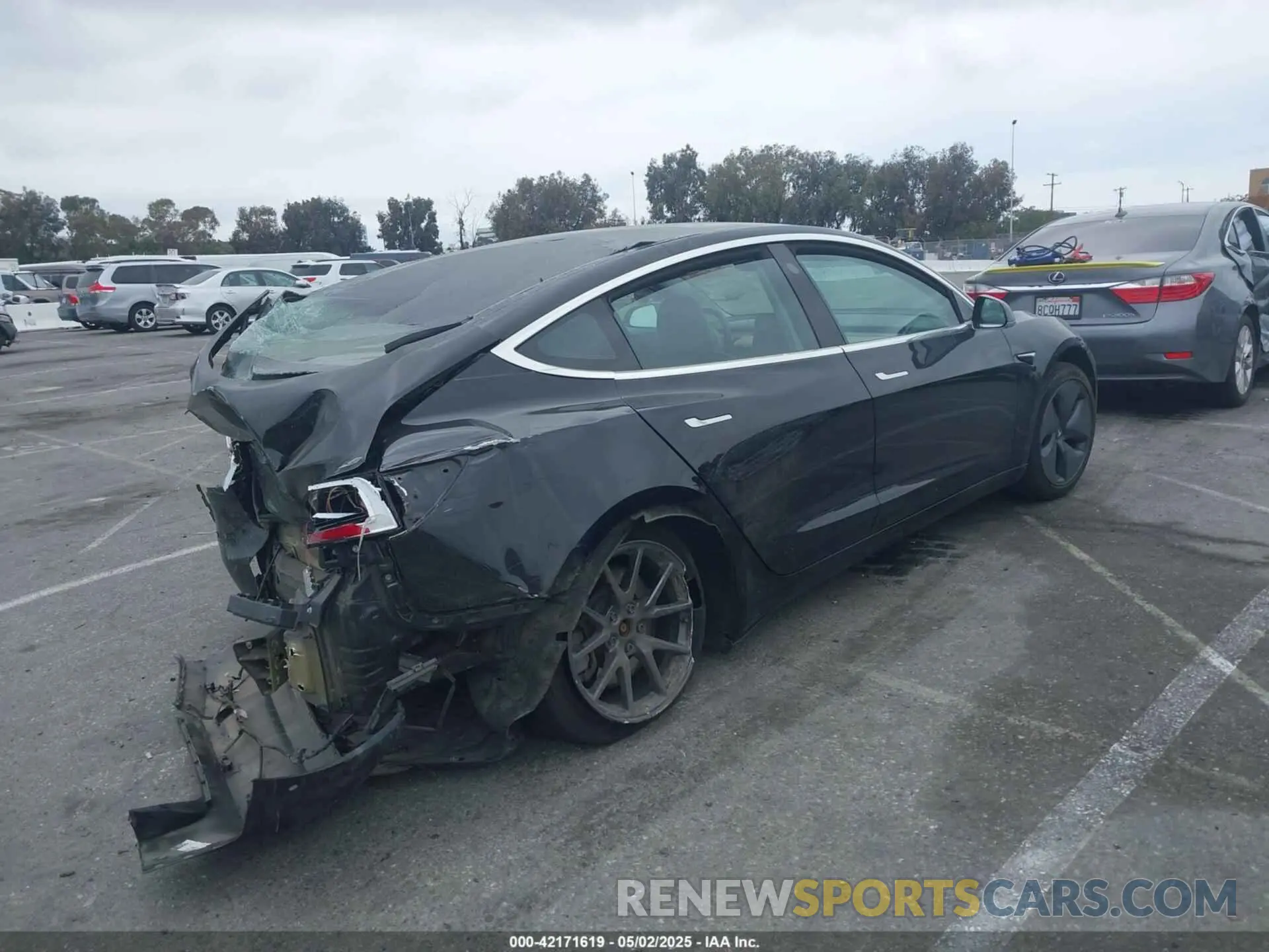 4 Photograph of a damaged car 5YJ3E1EBBKF208599 TESLA MODEL 3 2019