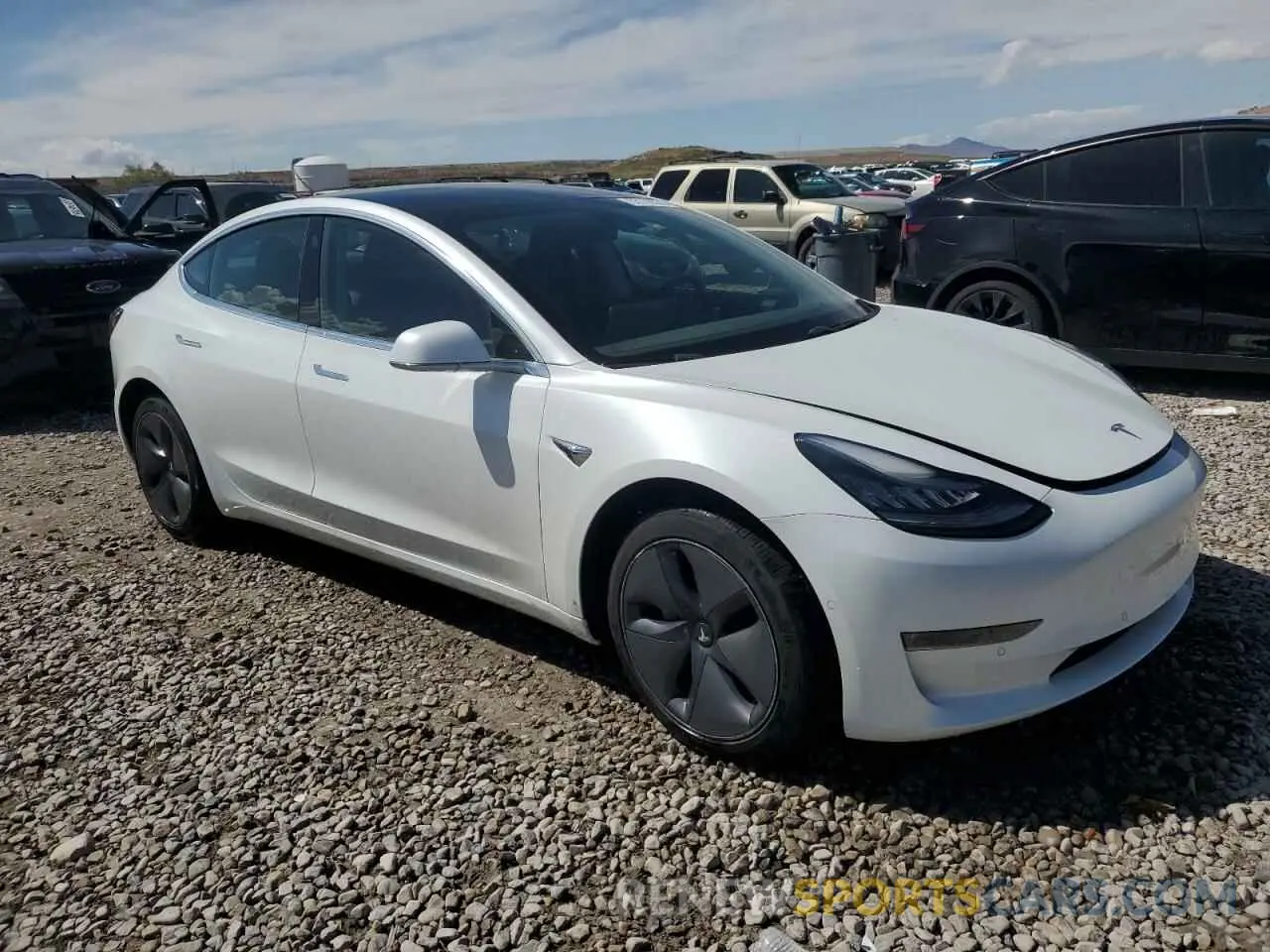 4 Фотография поврежденного автомобиля 5YJ3E1EBXKF494161 TESLA MODEL 3 2019