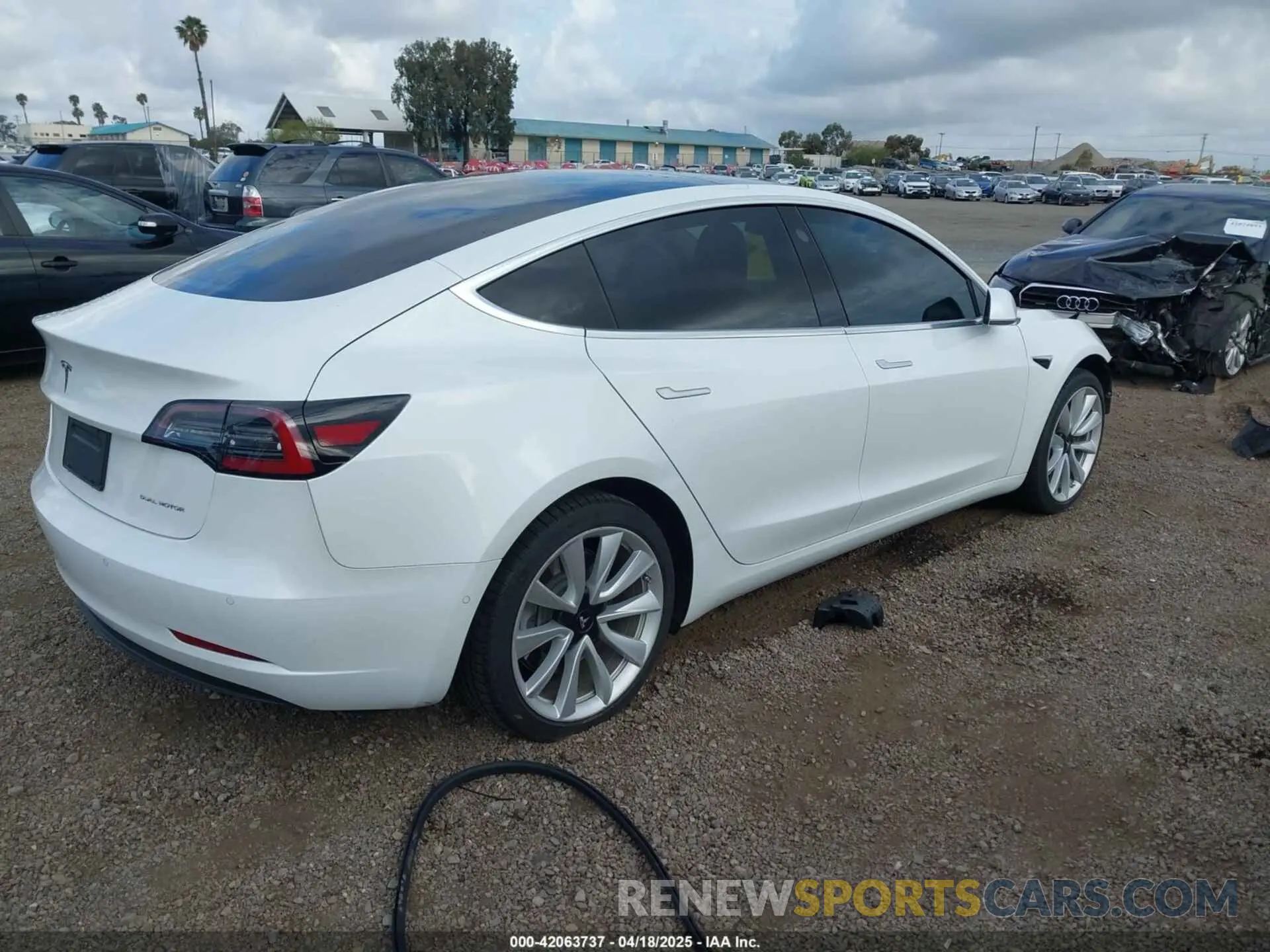 4 Фотография поврежденного автомобиля 5YJ3E1EBXKF512710 TESLA MODEL 3 2019
