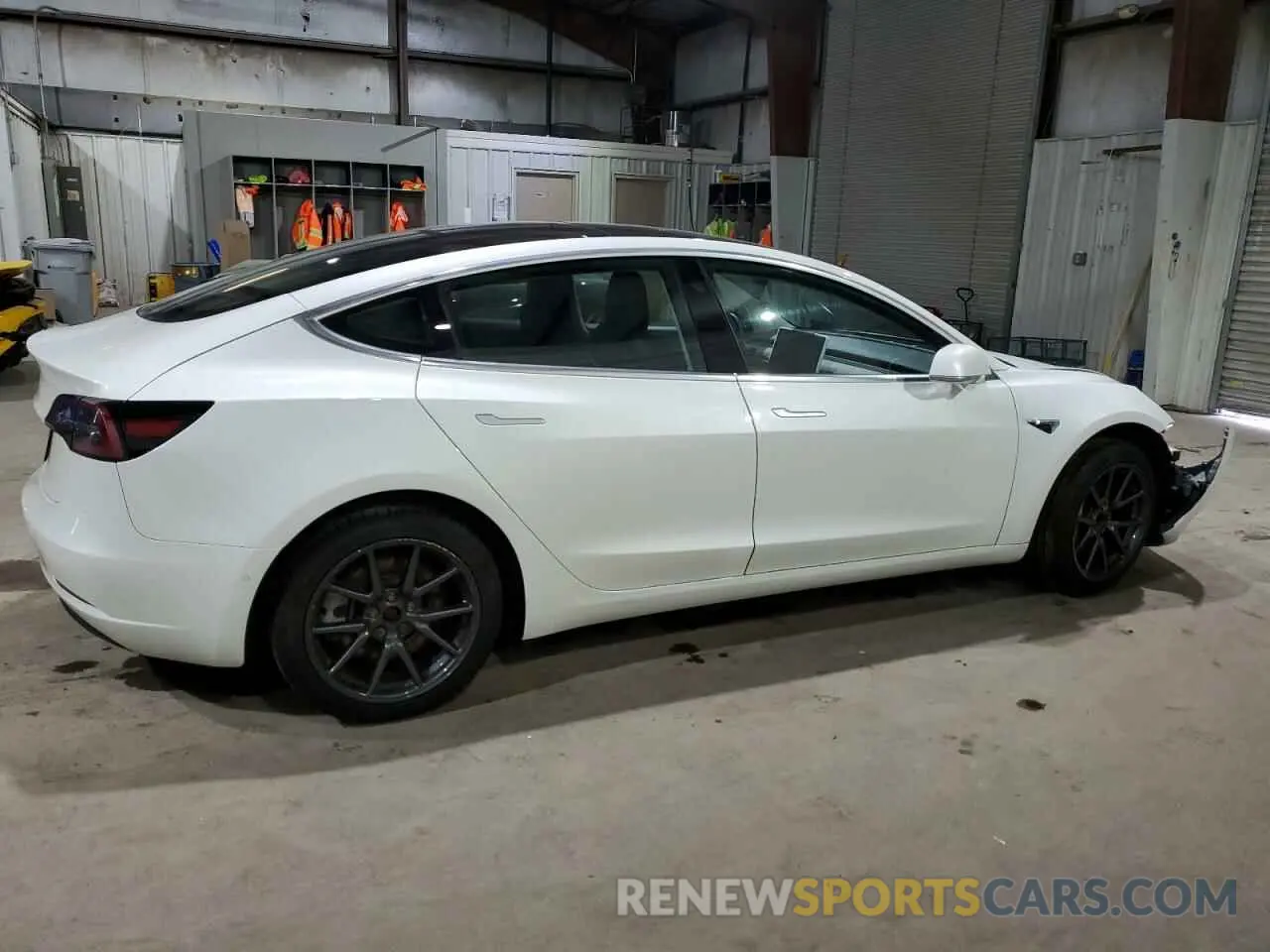 3 Photograph of a damaged car 5YJ3E1EA0LF612095 TESLA MODEL 3 2020