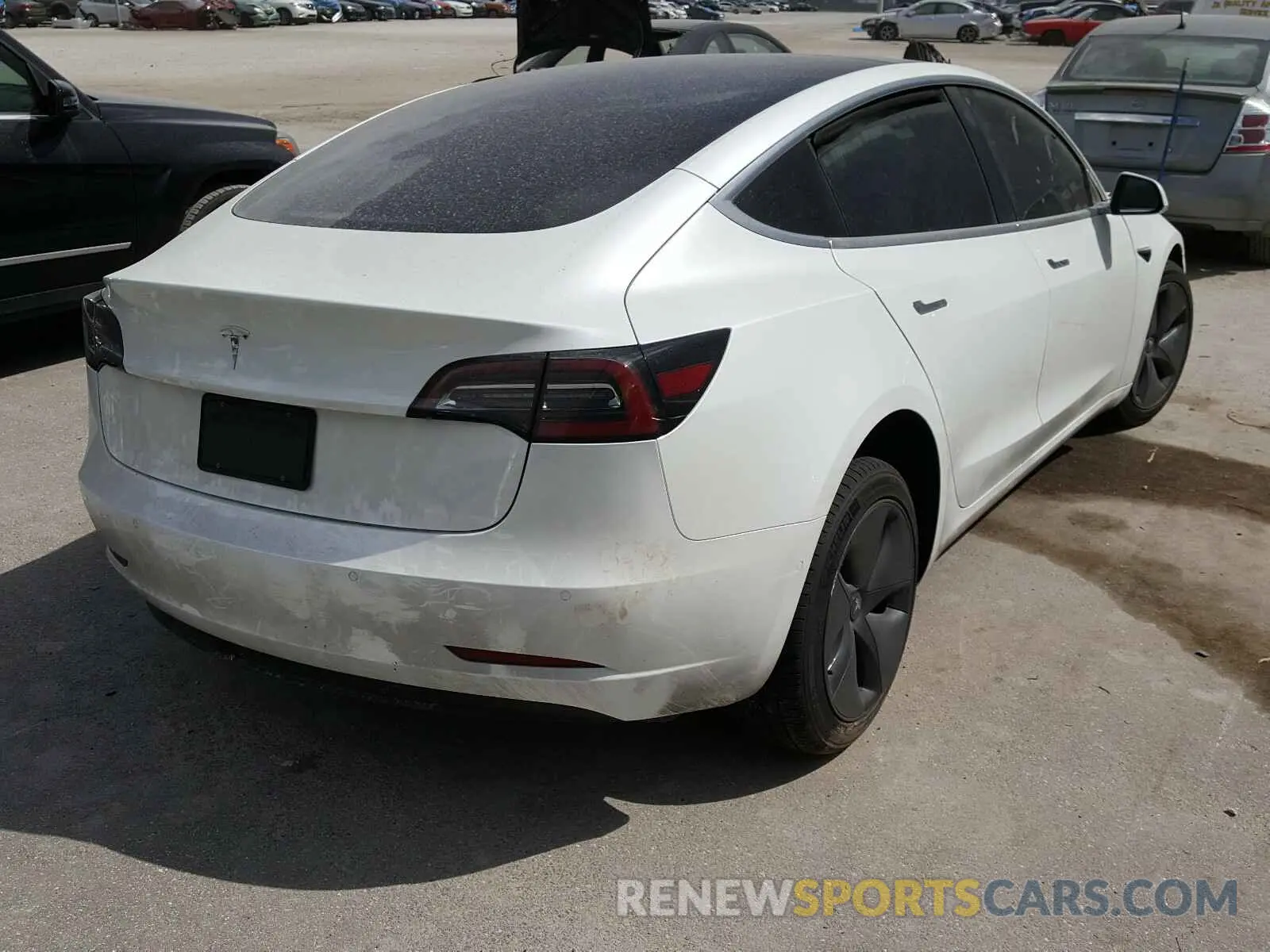4 Photograph of a damaged car 5YJ3E1EA0LF626983 TESLA MODEL 3 2020