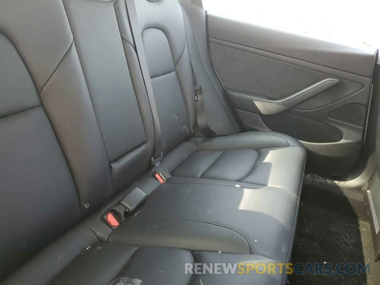 10 Photograph of a damaged car 5YJ3E1EA0LF631844 TESLA MODEL 3 2020