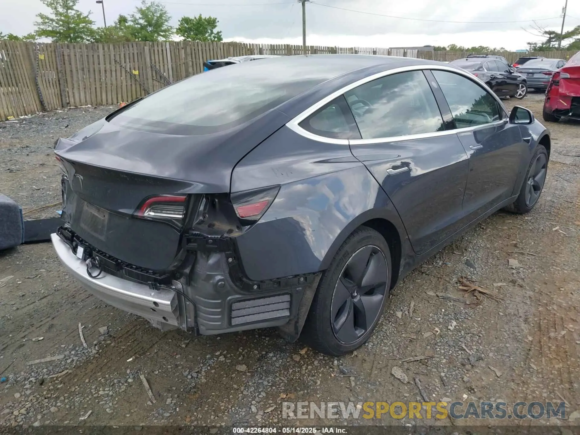 4 Фотография поврежденного автомобиля 5YJ3E1EA0LF658235 TESLA MODEL 3 2020