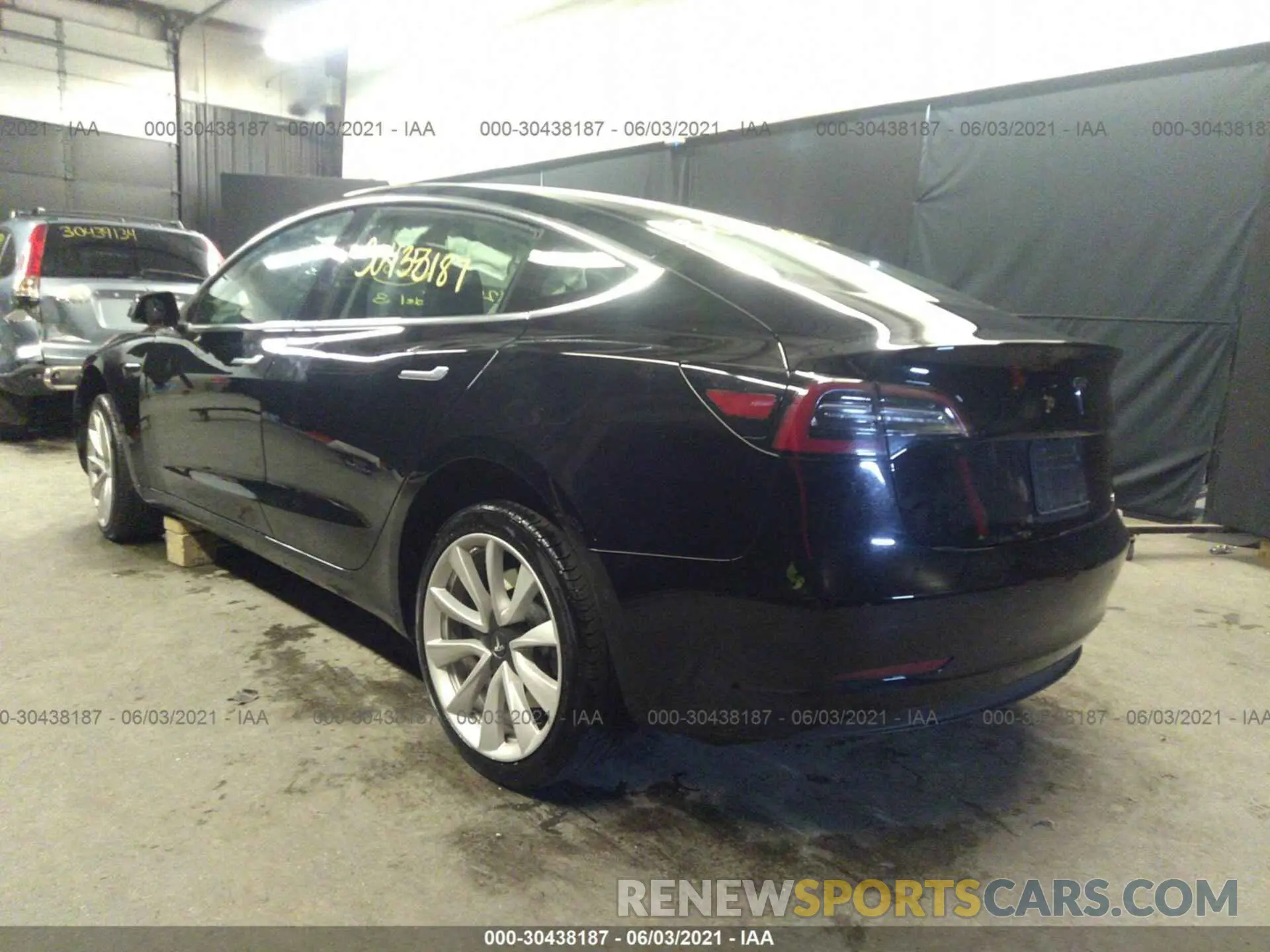 3 Photograph of a damaged car 5YJ3E1EA0LF670112 TESLA MODEL 3 2020