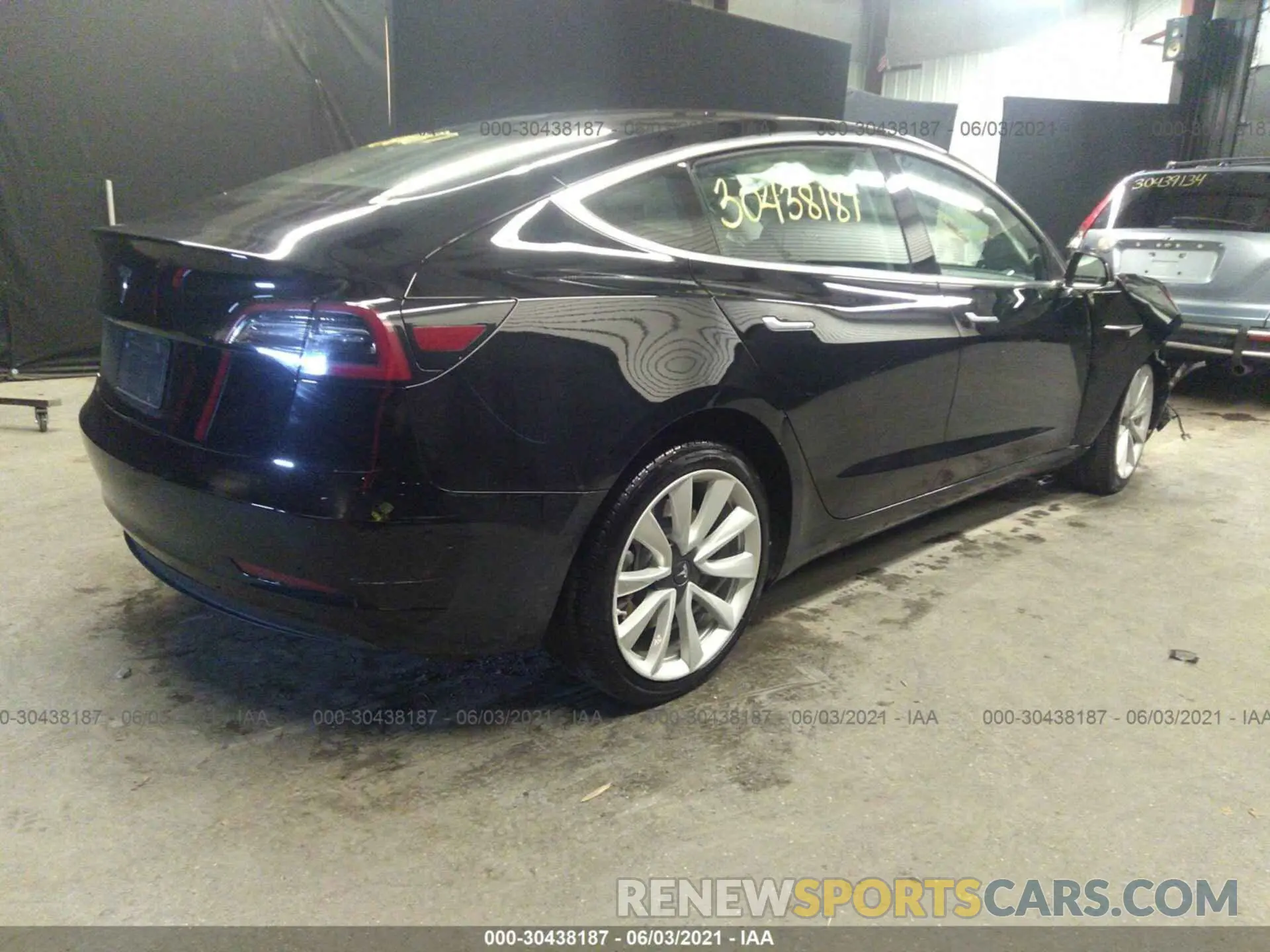 4 Photograph of a damaged car 5YJ3E1EA0LF670112 TESLA MODEL 3 2020