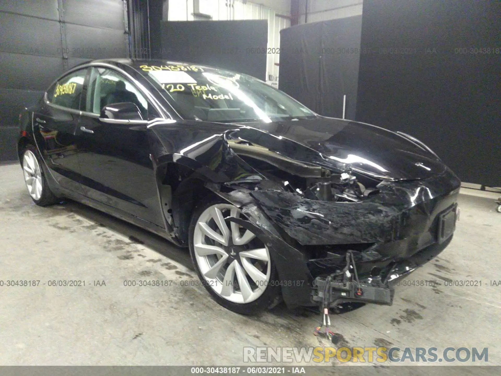 6 Photograph of a damaged car 5YJ3E1EA0LF670112 TESLA MODEL 3 2020