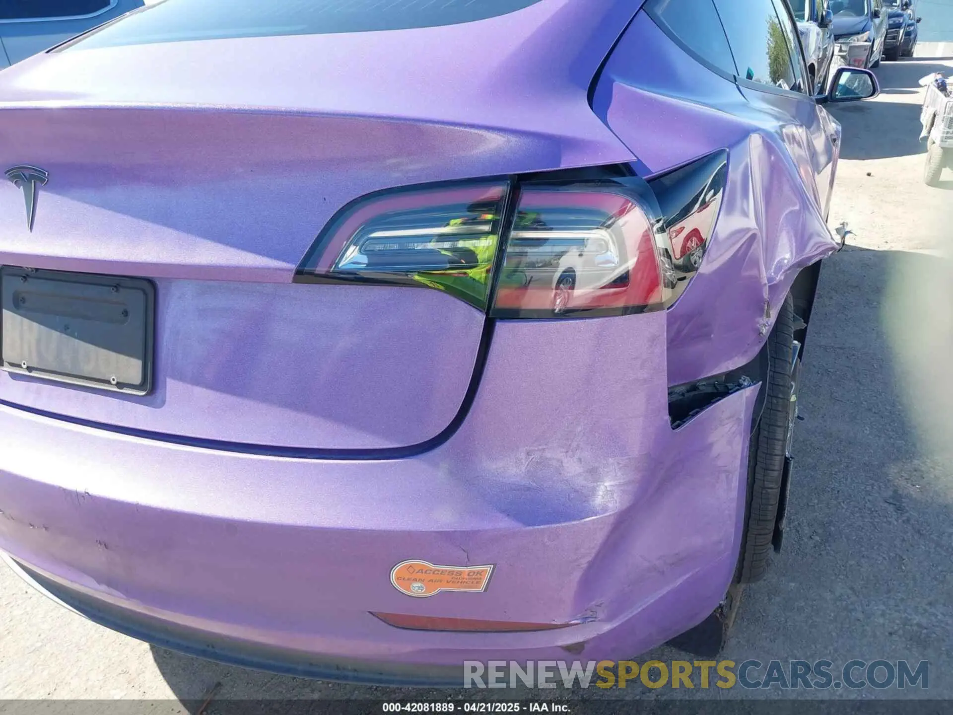 19 Photograph of a damaged car 5YJ3E1EA0LF739462 TESLA MODEL 3 2020
