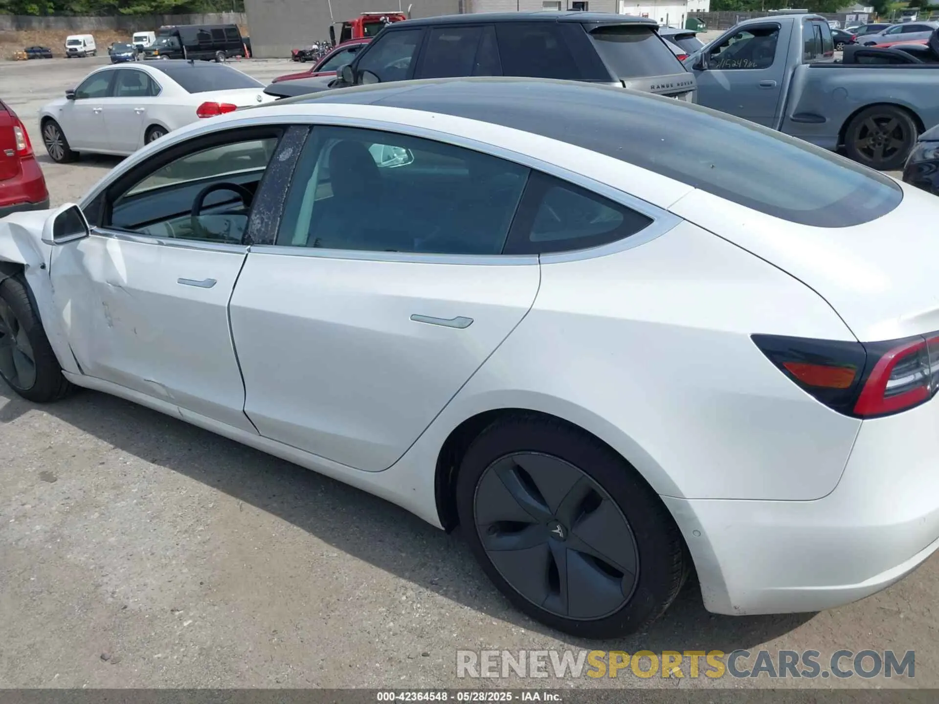 14 Photograph of a damaged car 5YJ3E1EA0LF747089 TESLA MODEL 3 2020
