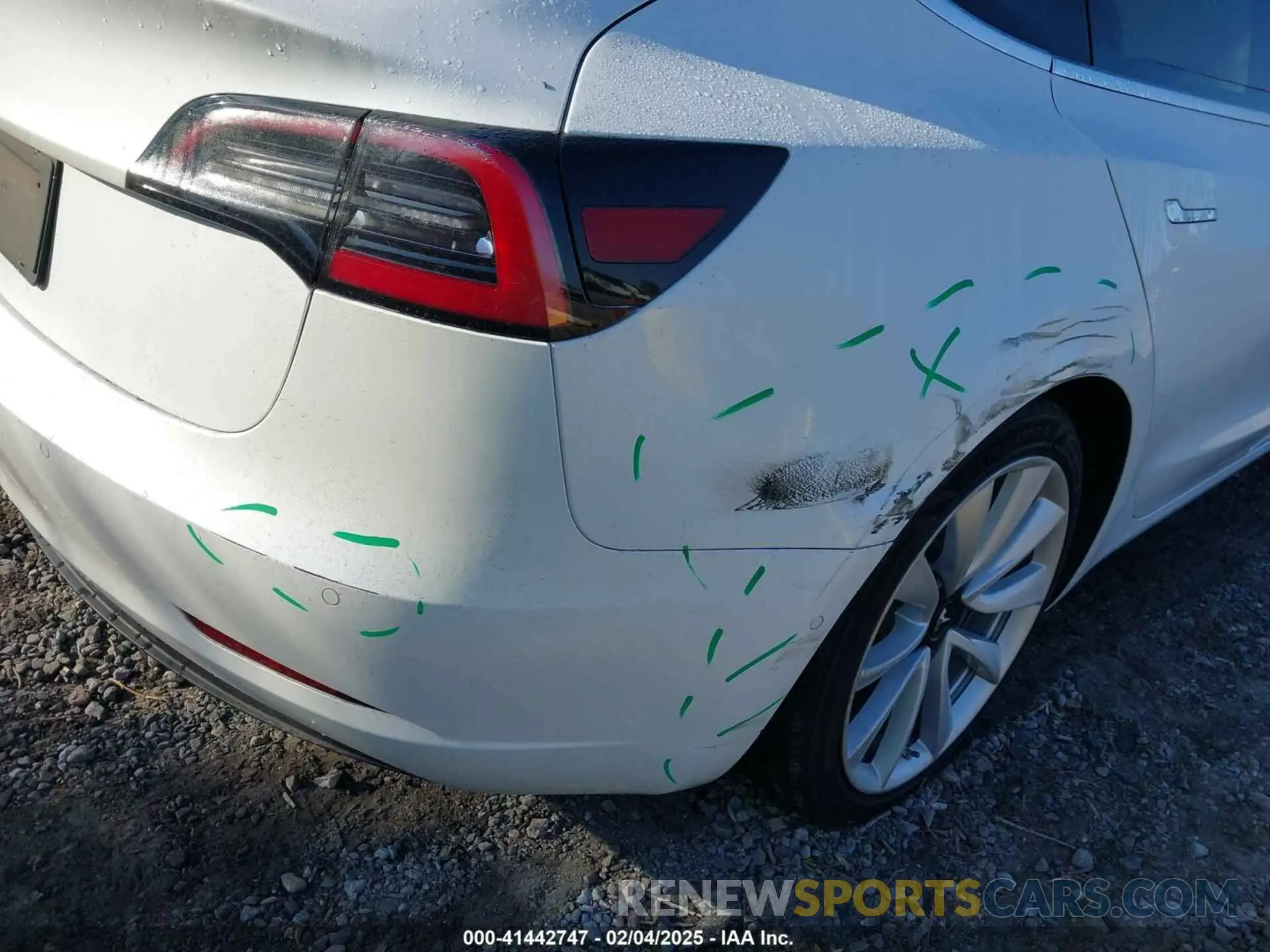 21 Photograph of a damaged car 5YJ3E1EA0LF785681 TESLA MODEL 3 2020