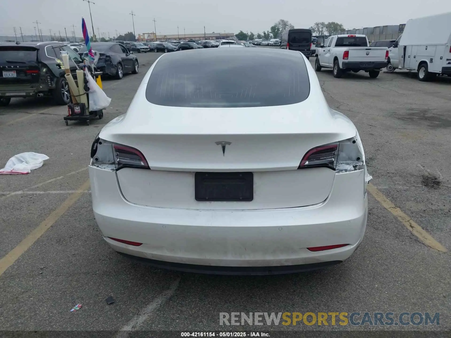17 Фотография поврежденного автомобиля 5YJ3E1EA0LF803984 TESLA MODEL 3 2020