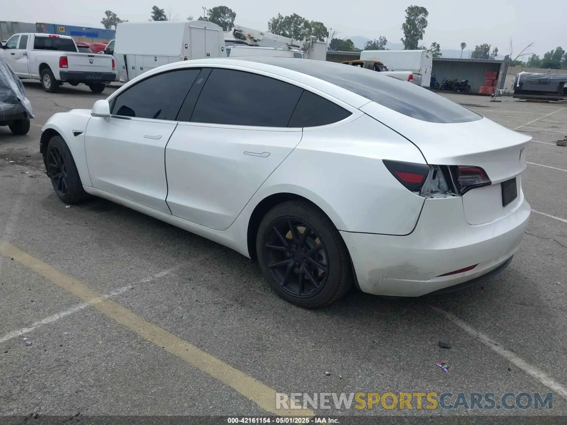 3 Фотография поврежденного автомобиля 5YJ3E1EA0LF803984 TESLA MODEL 3 2020