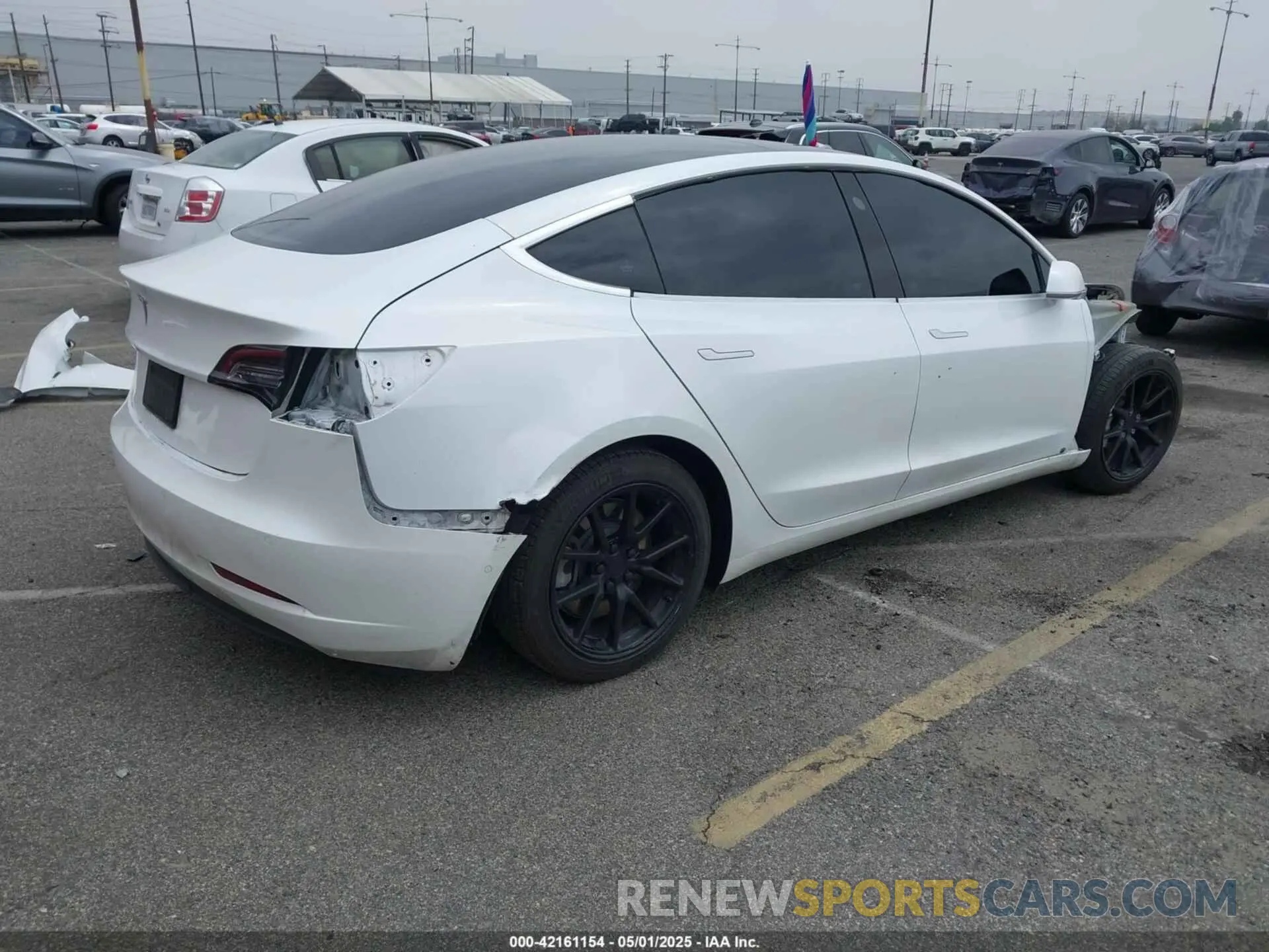 4 Фотография поврежденного автомобиля 5YJ3E1EA0LF803984 TESLA MODEL 3 2020