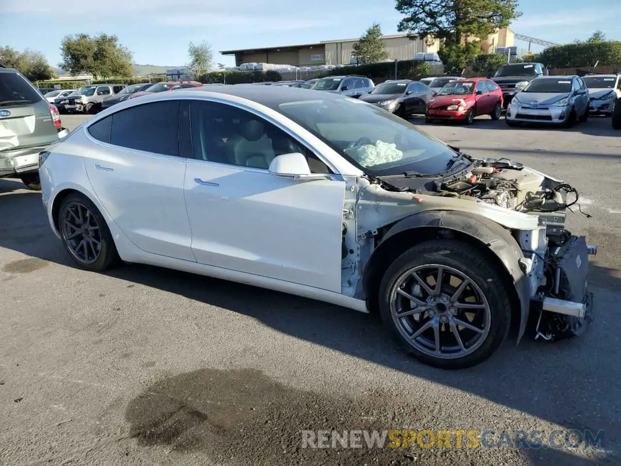 4 Фотография поврежденного автомобиля 5YJ3E1EA0LF808571 TESLA MODEL 3 2020