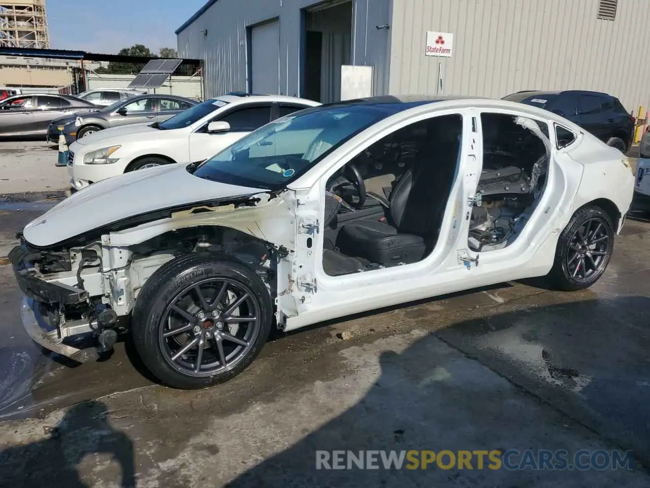 1 Photograph of a damaged car 5YJ3E1EA1LF598059 TESLA MODEL 3 2020