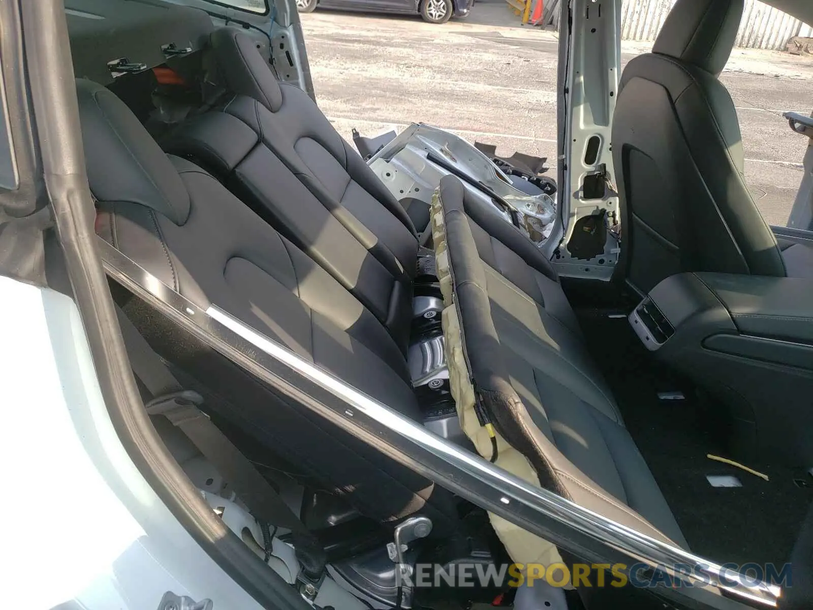 6 Photograph of a damaged car 5YJ3E1EA1LF659636 TESLA MODEL 3 2020