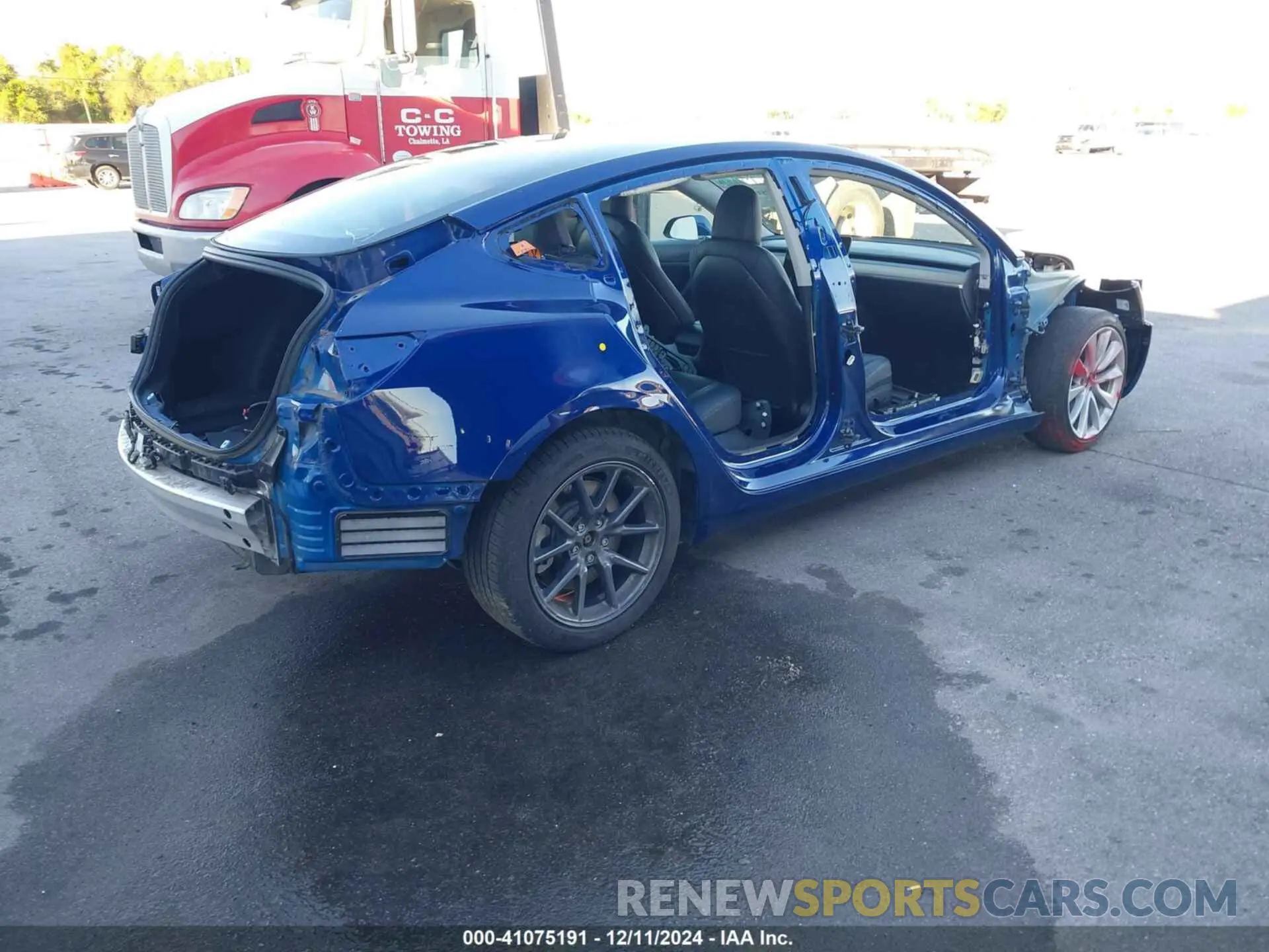 4 Photograph of a damaged car 5YJ3E1EA1LF736893 TESLA MODEL 3 2020